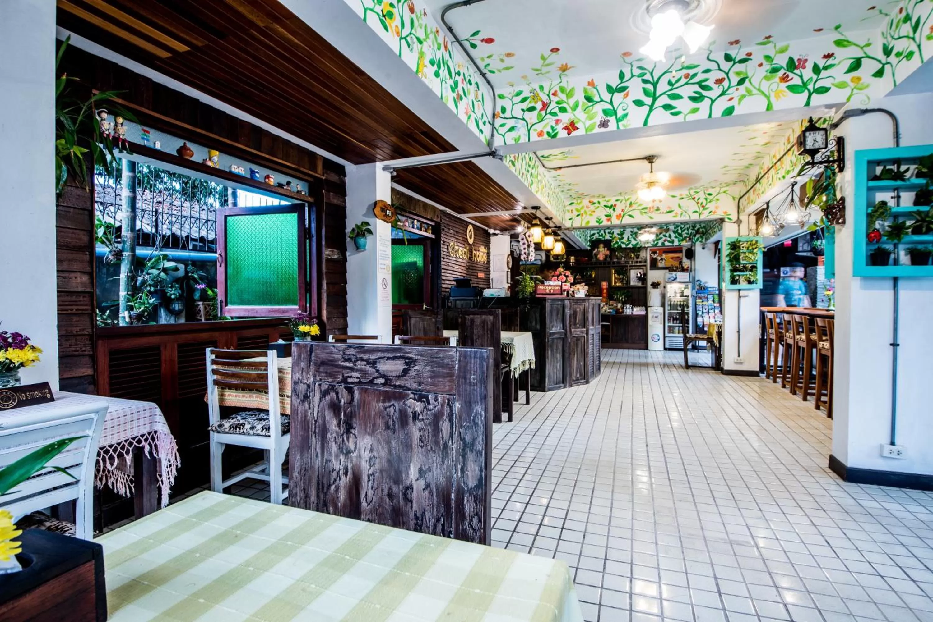 Restaurant/places to eat in Chedi Home