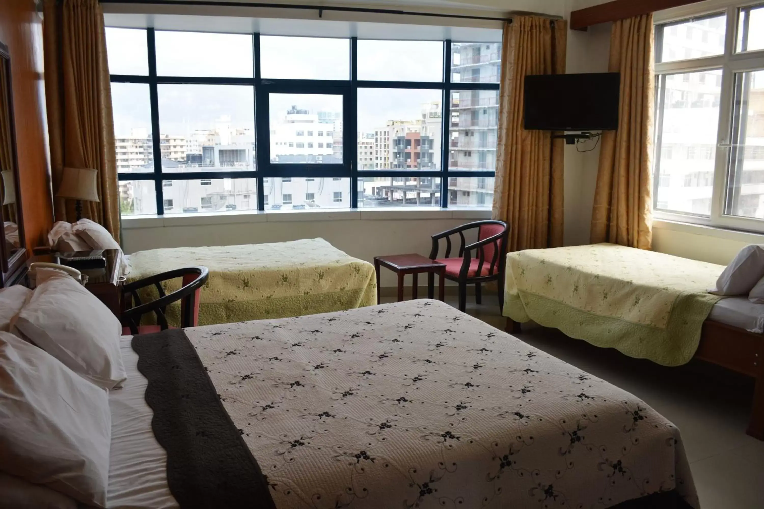 Deluxe Triple Room in Rainbow Hotel Deluxe Triple Room in Rainbow Hotel