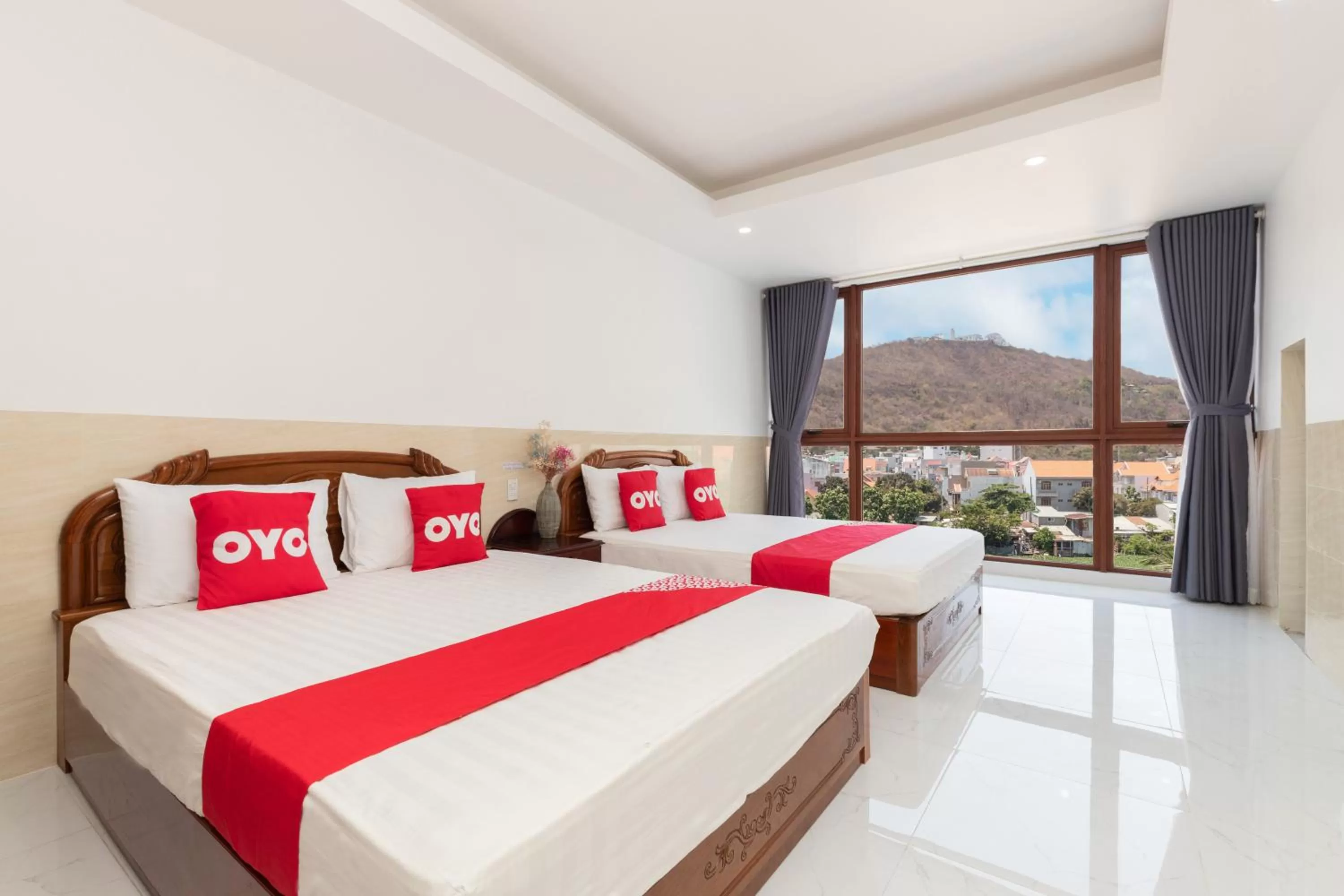 Photo of the whole room, Bed in Lien Thuy Hotel