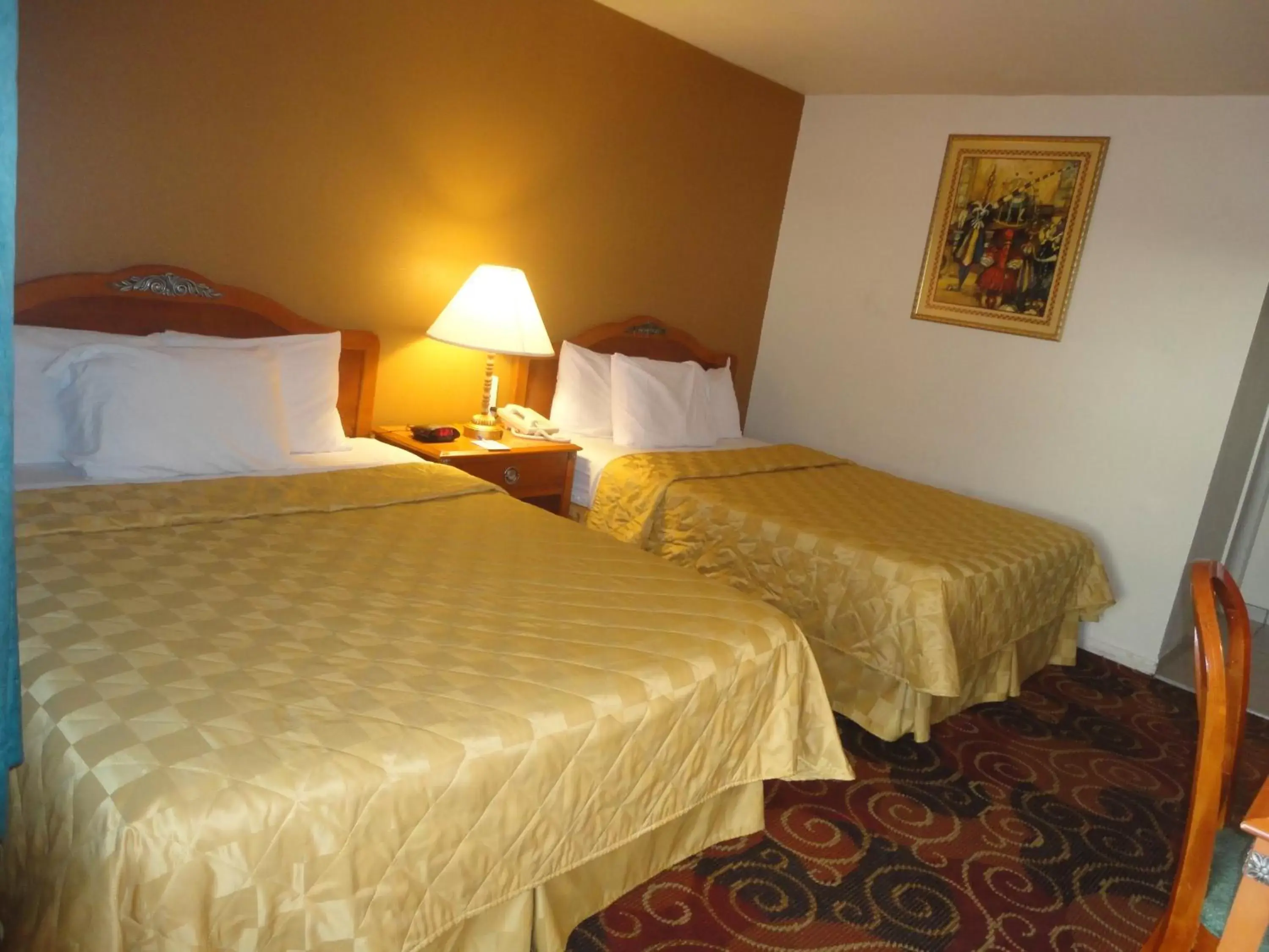 Queen Room with Two Queen Beds - Non-Smoking in Americas Best Value Inn Santa Rosa, New Mexico Queen Room with Two Queen Beds - Non-Smoking in Americas Best Value Inn Santa Rosa, New Mexico