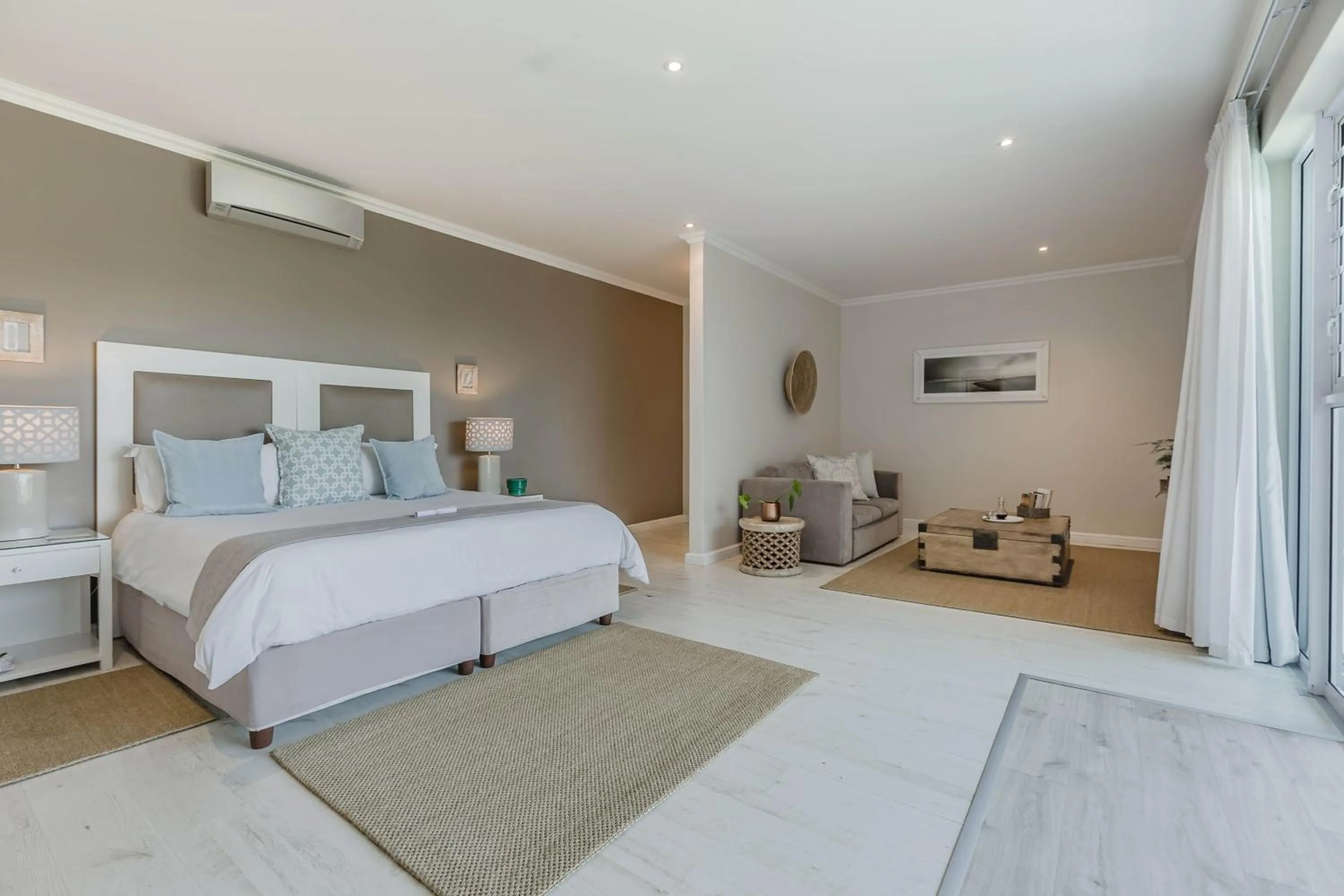 Bed in The Robberg Beach Lodge - Lion Roars Hotels & Lodges