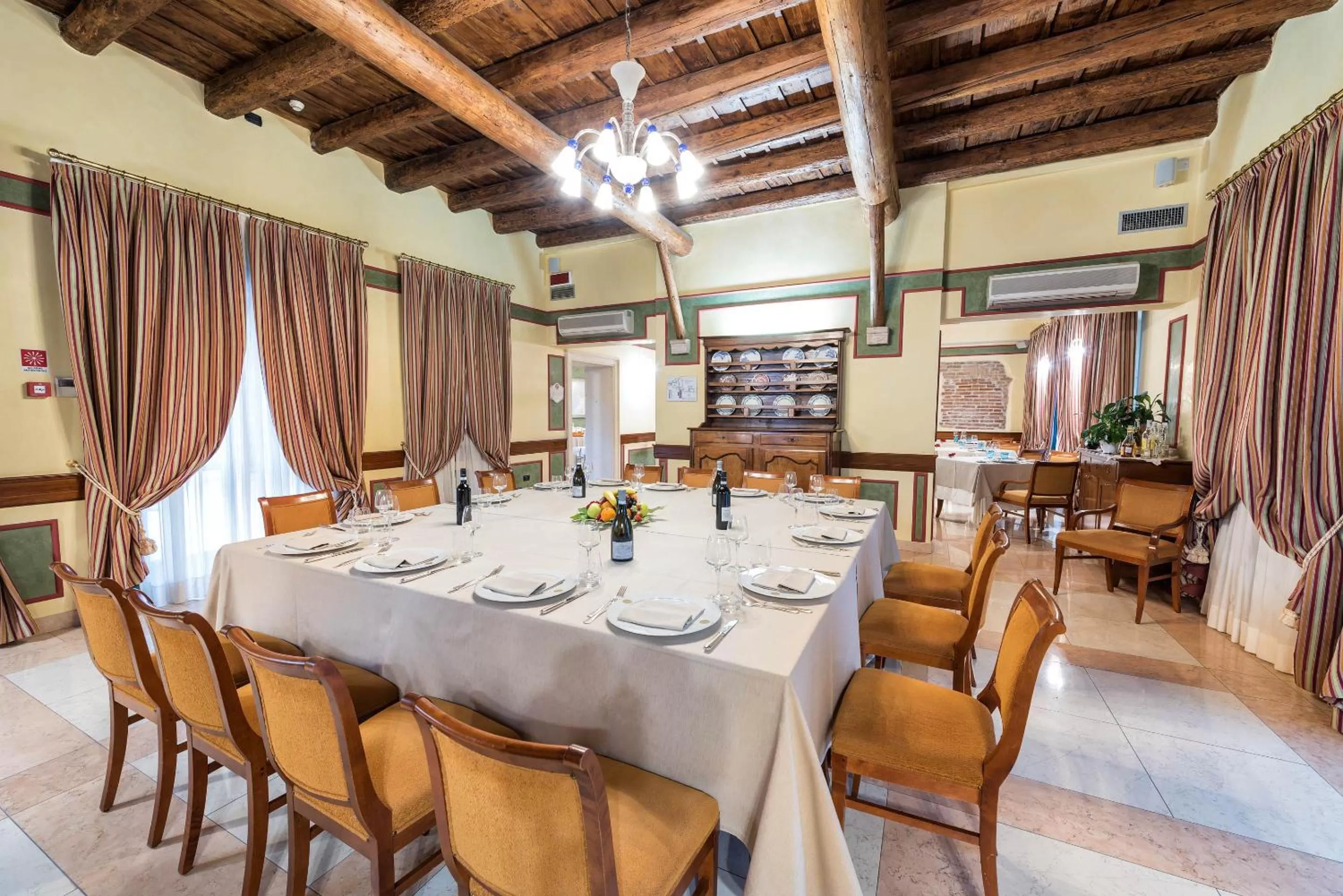 Restaurant/places to eat in Hotel Villa Malaspina