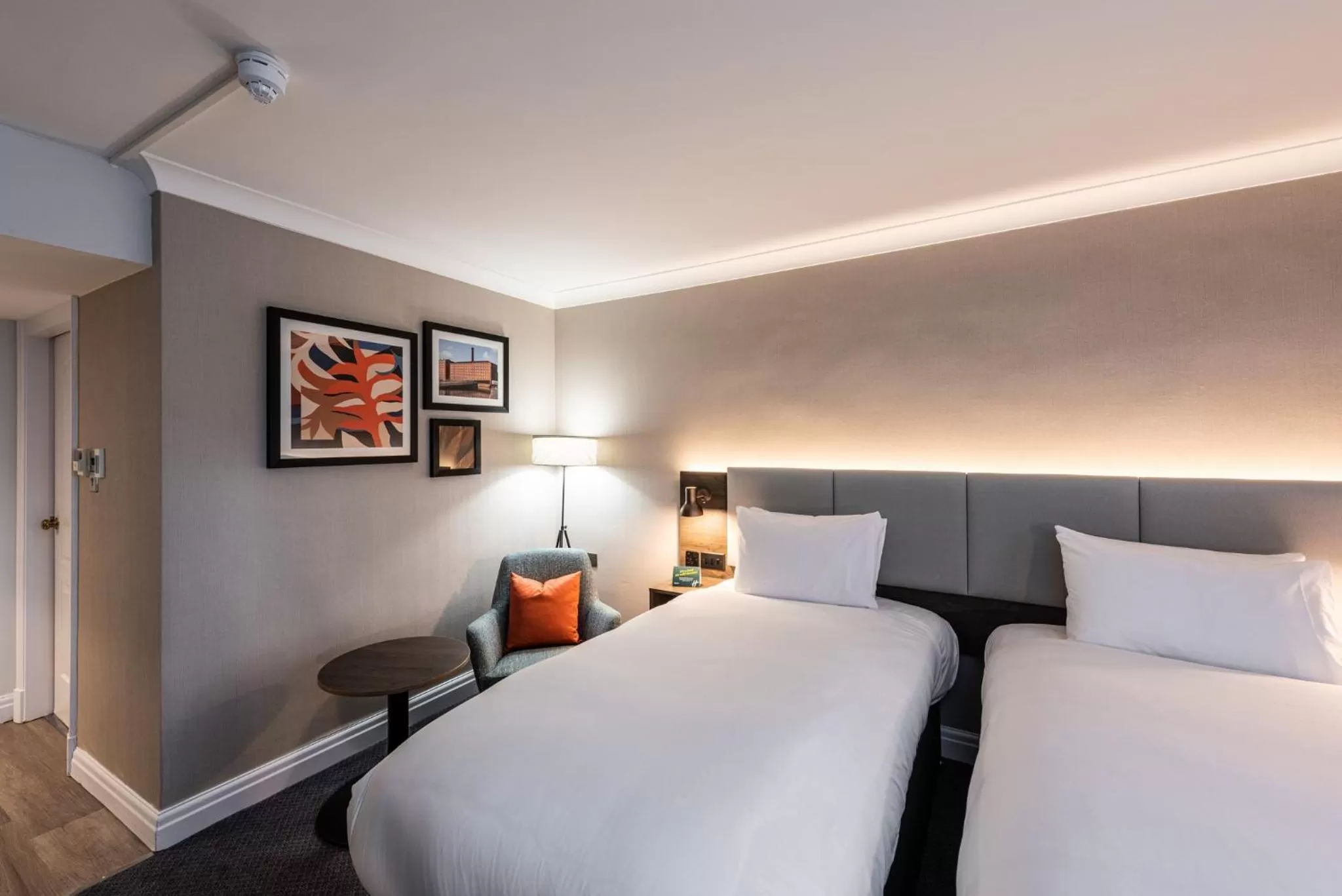 Photo of the whole room, Bed in Holiday Inn - Manchester - Oldham by IHG