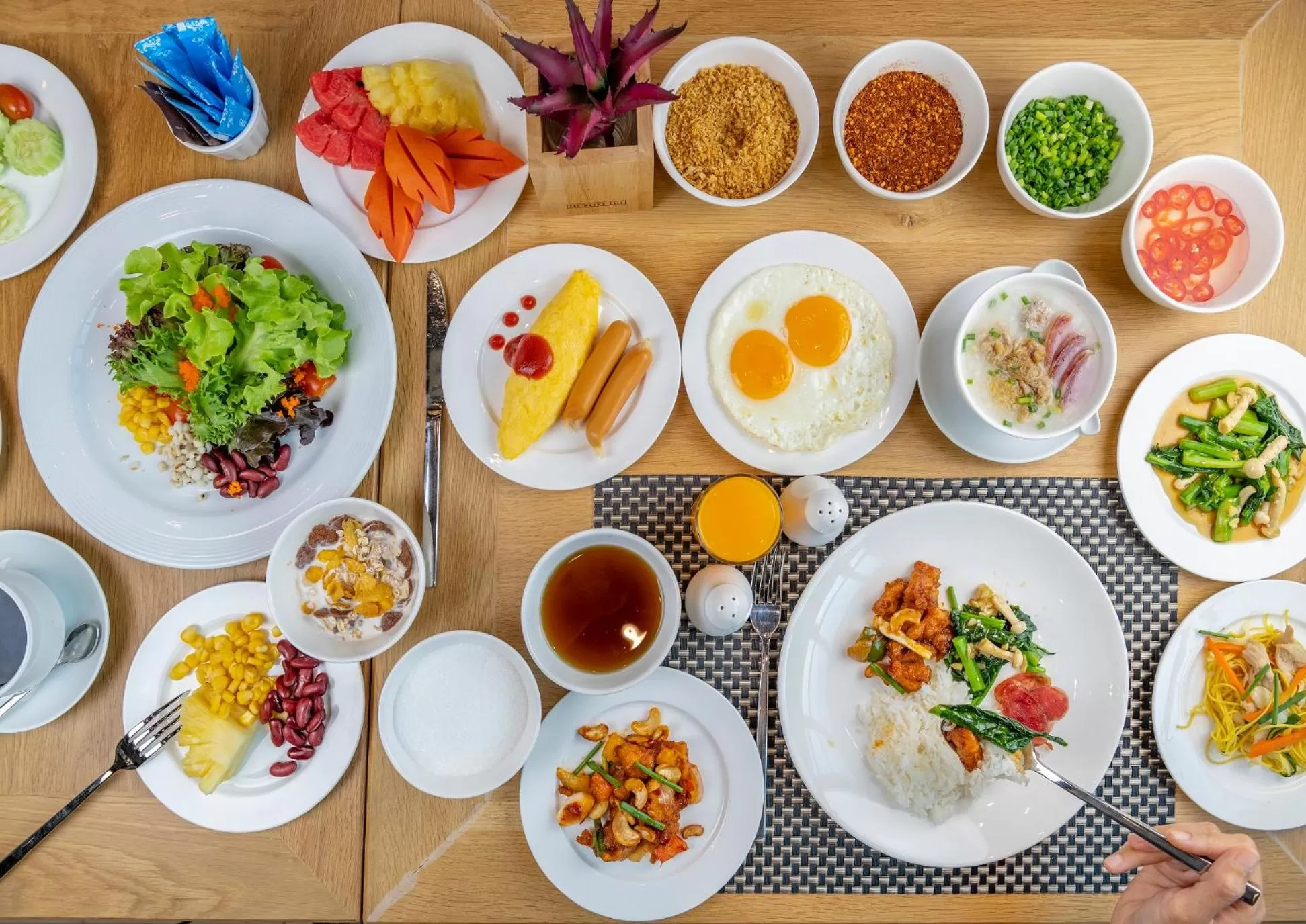 Restaurant/places to eat in AisanA Hotel Korat