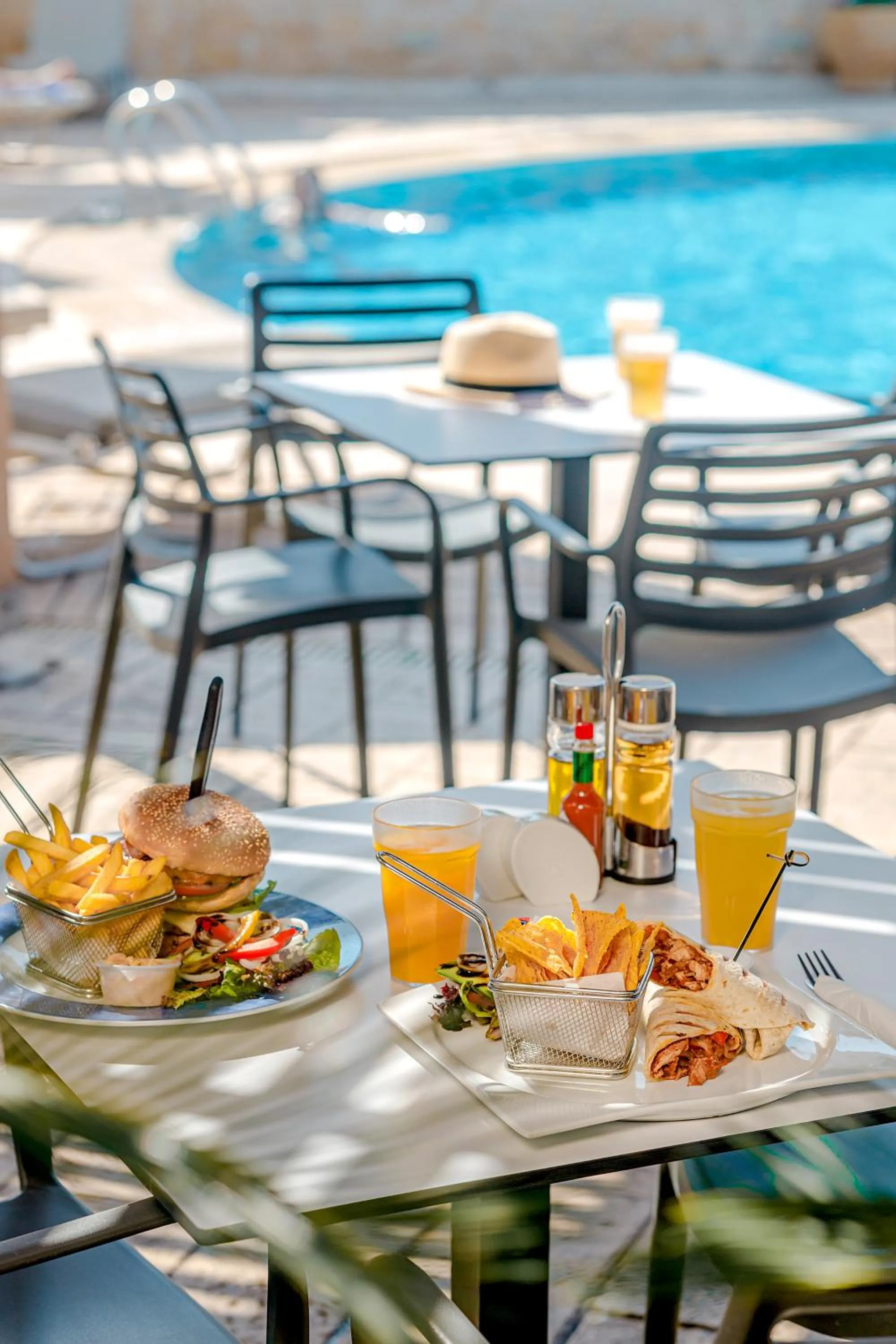 Restaurant/places to eat in Louis Althea Beach