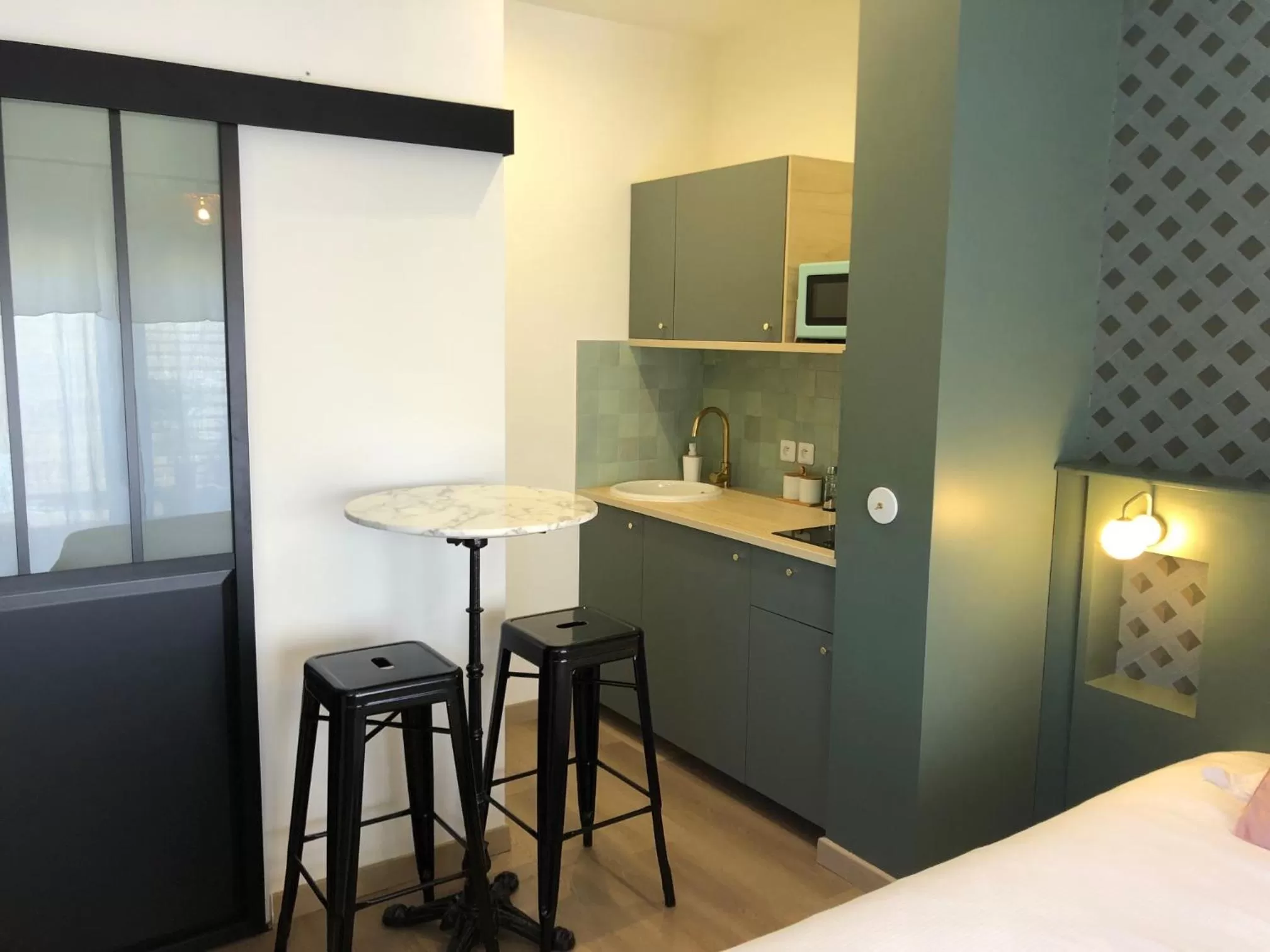 Kitchen or kitchenette, Kitchen/Kitchenette in Chambres d'hôtes Le Studio Bordelais