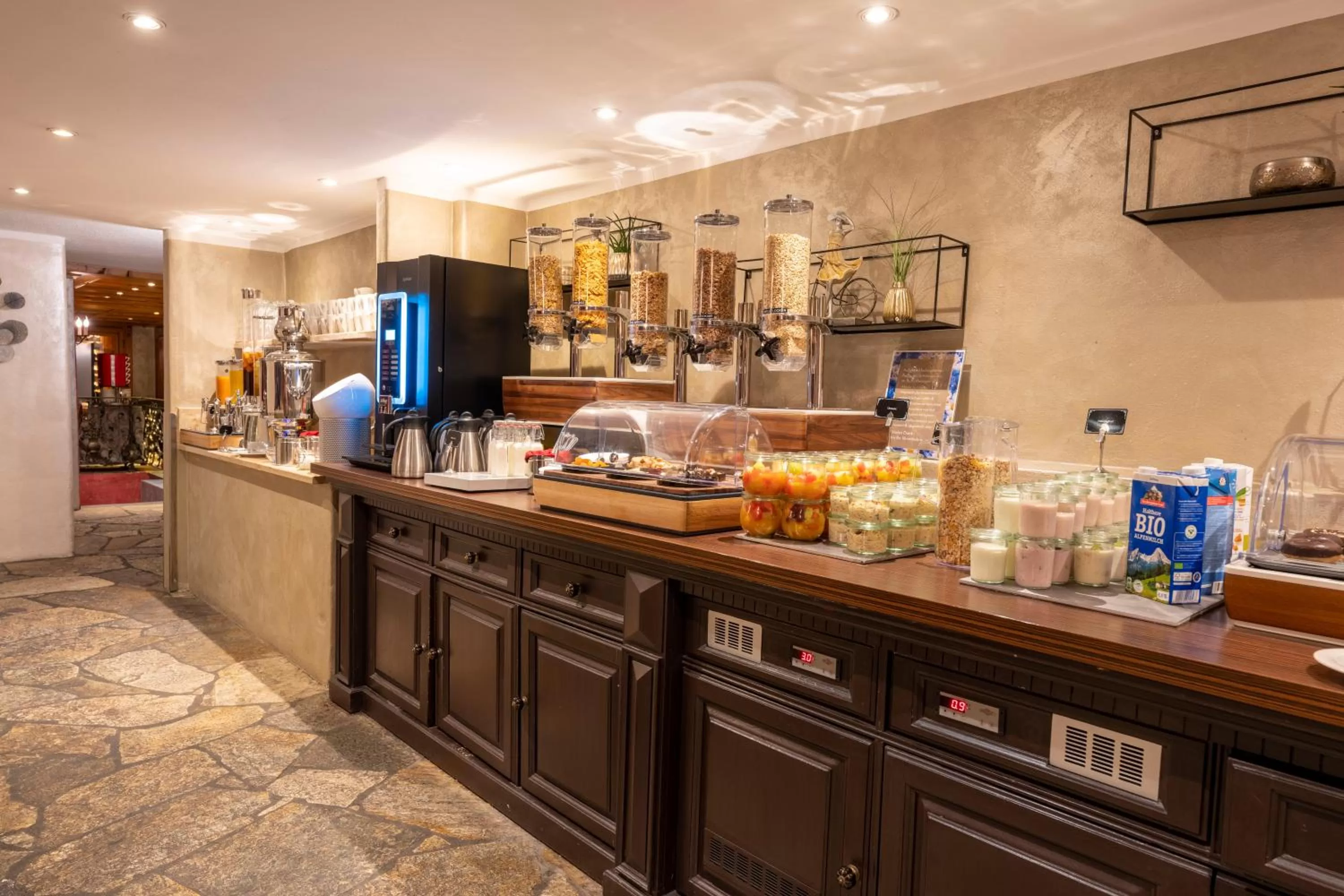 Restaurant/places to eat in Alpin & Wellness Resort Ludwig Royal