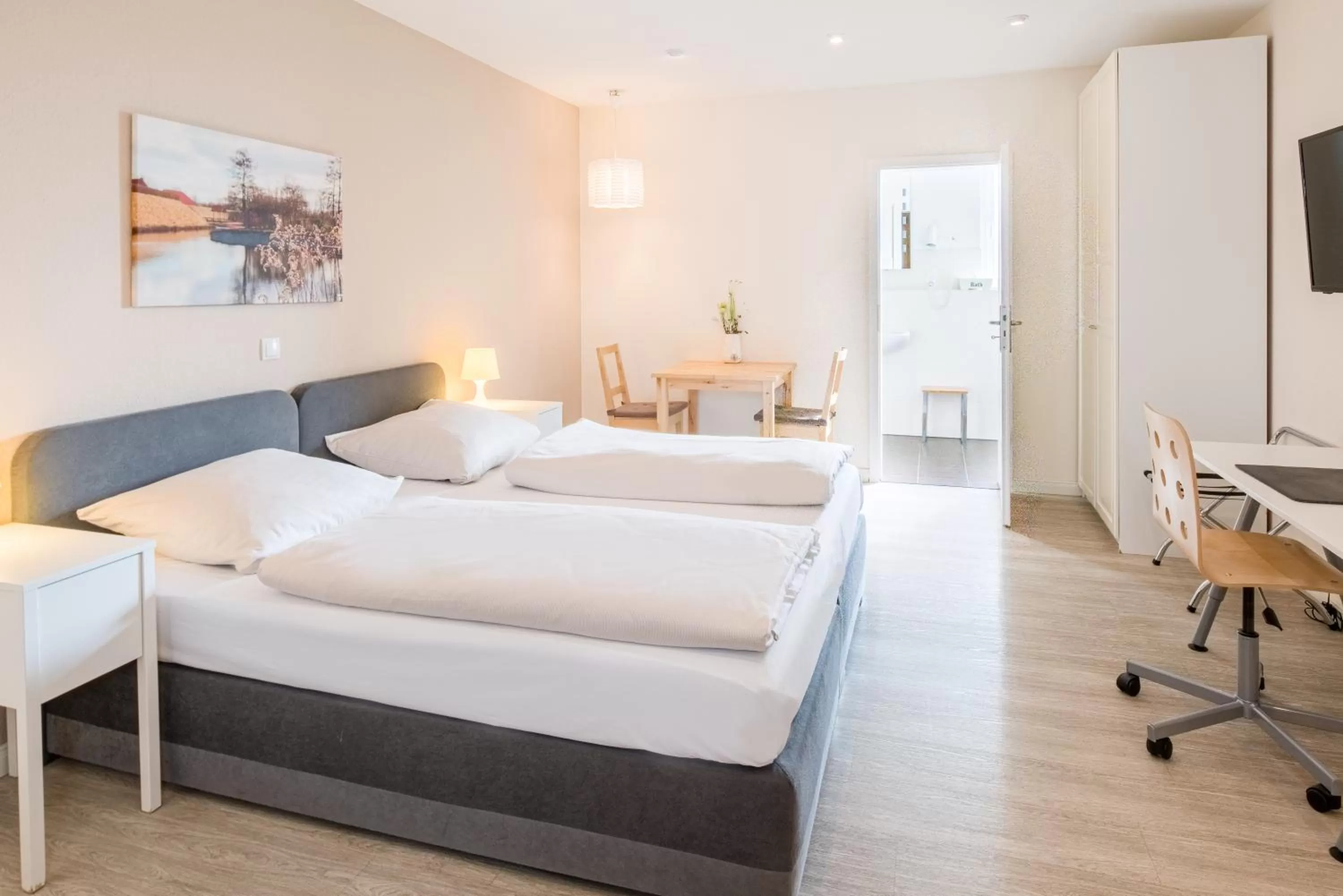 Bed in Schäfers Hotel, Self-Check-in, Cafe und Bäcker am Hotel