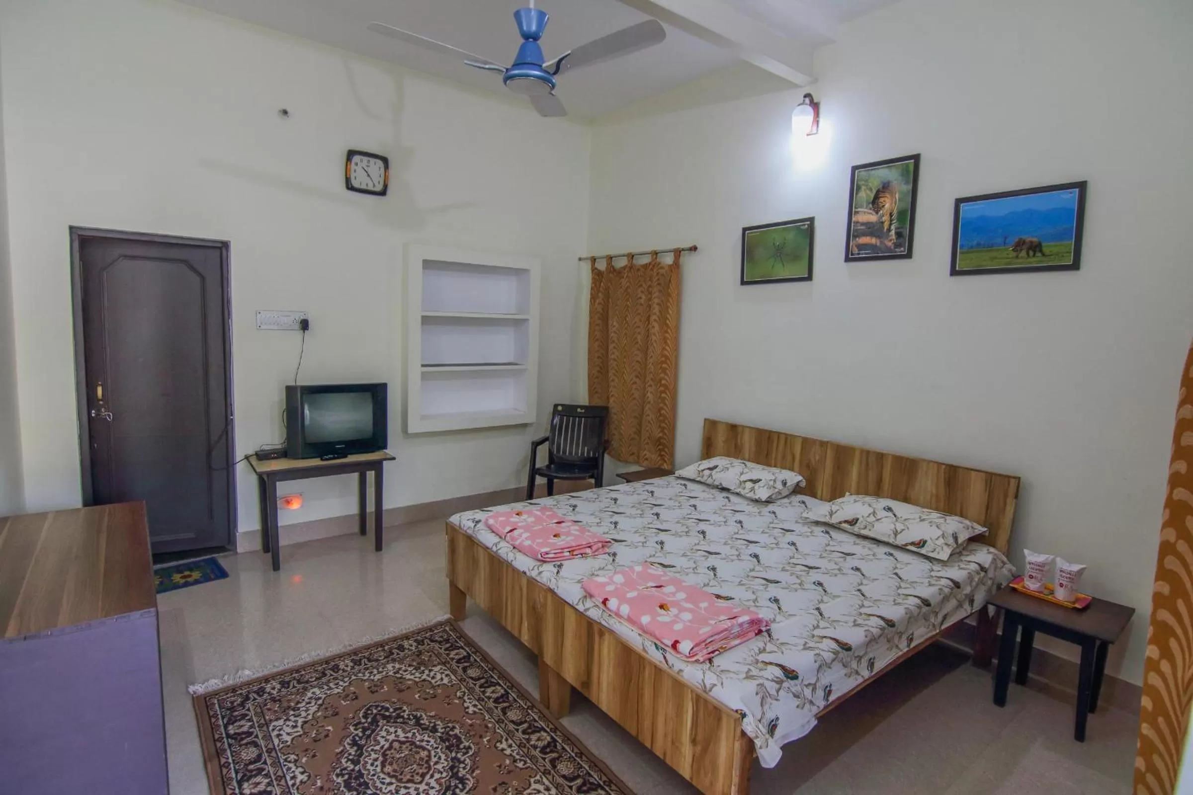 Photo of the whole room, Bed in Iora Guest House