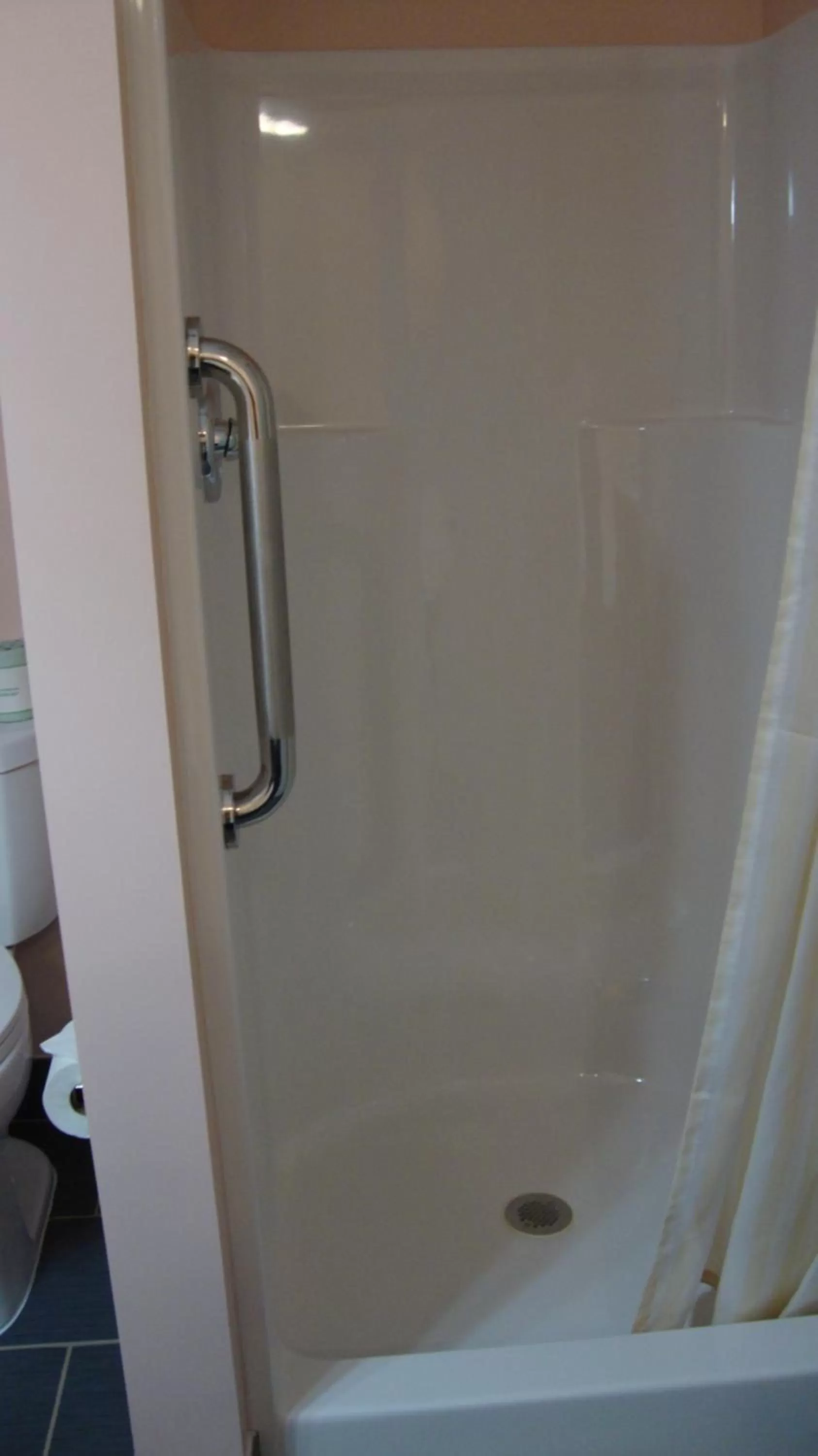 Shower in Pinconning Trail Inn Motel