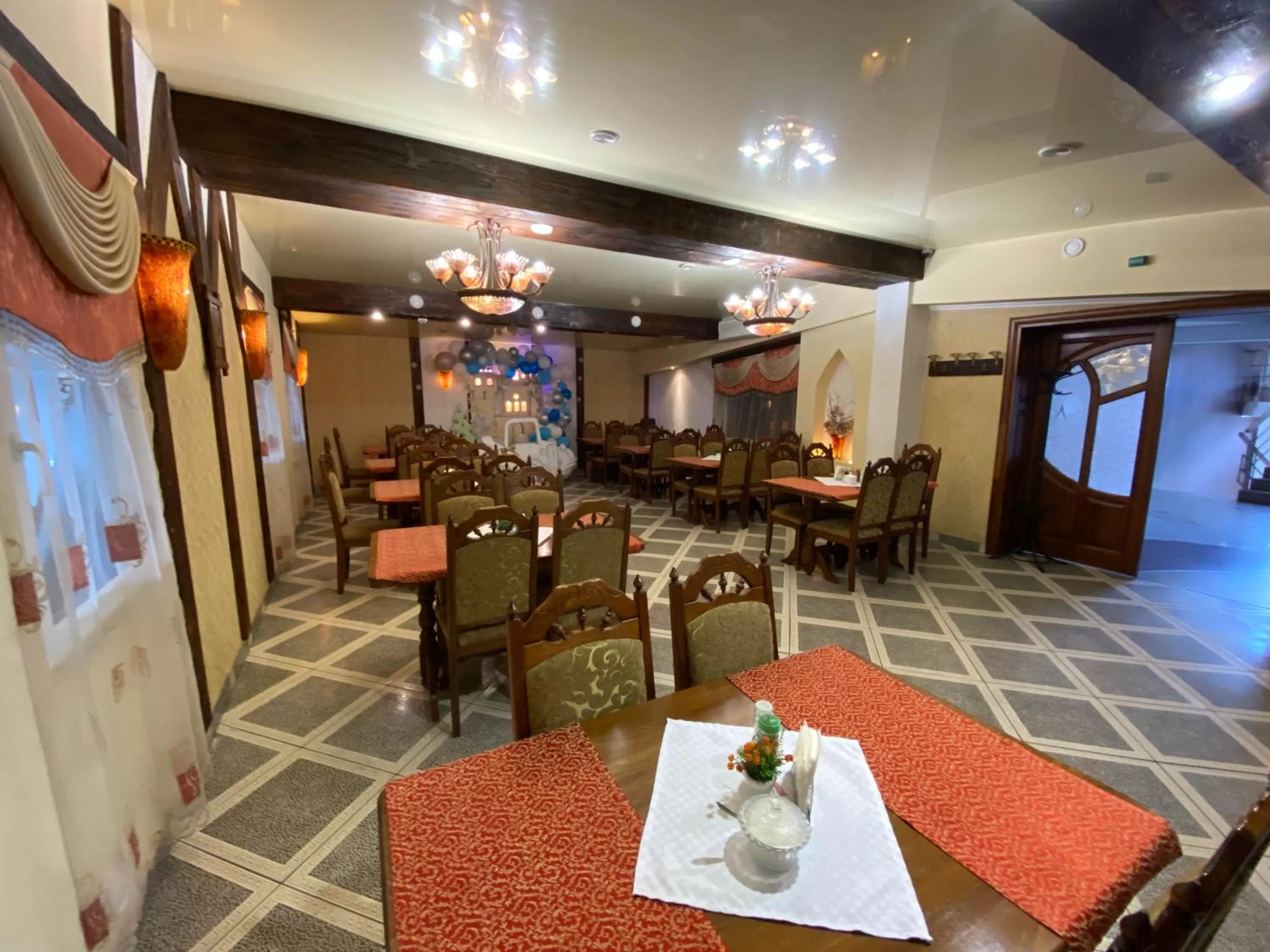 Restaurant/Places to Eat in Autopark Hotel