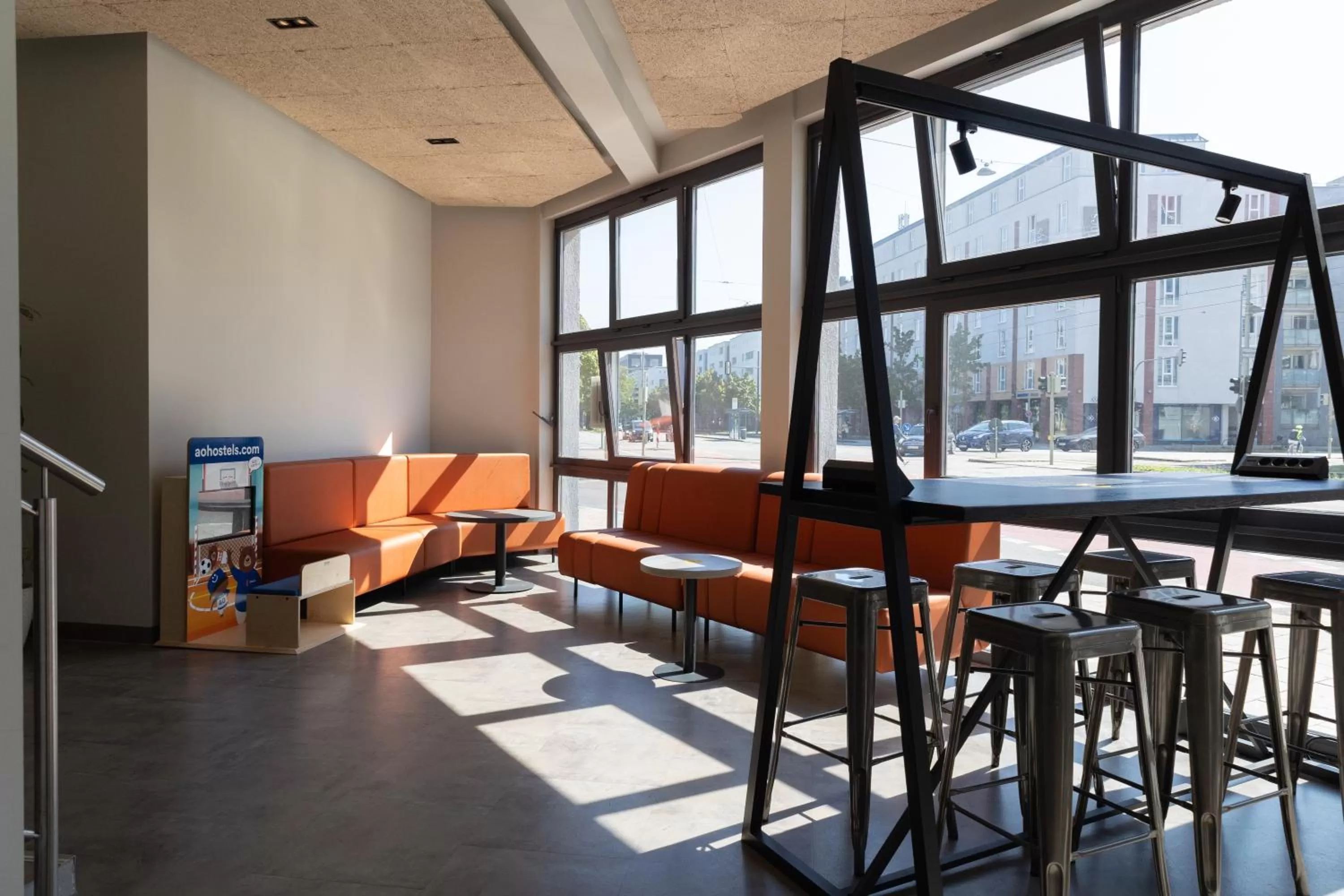 Lobby or reception in a&o München Hackerbrücke