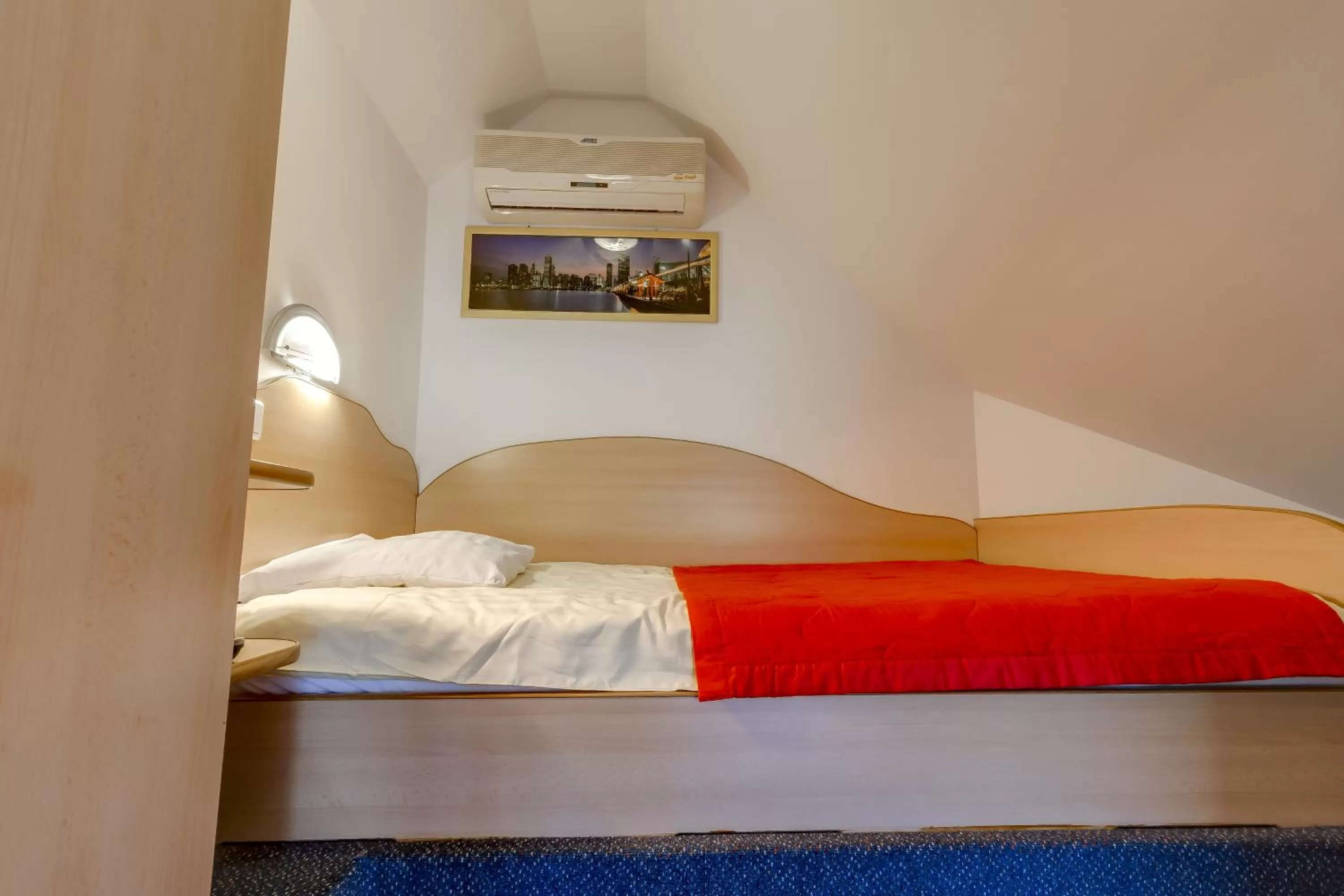 Bed in Rooms & Apartments Jana