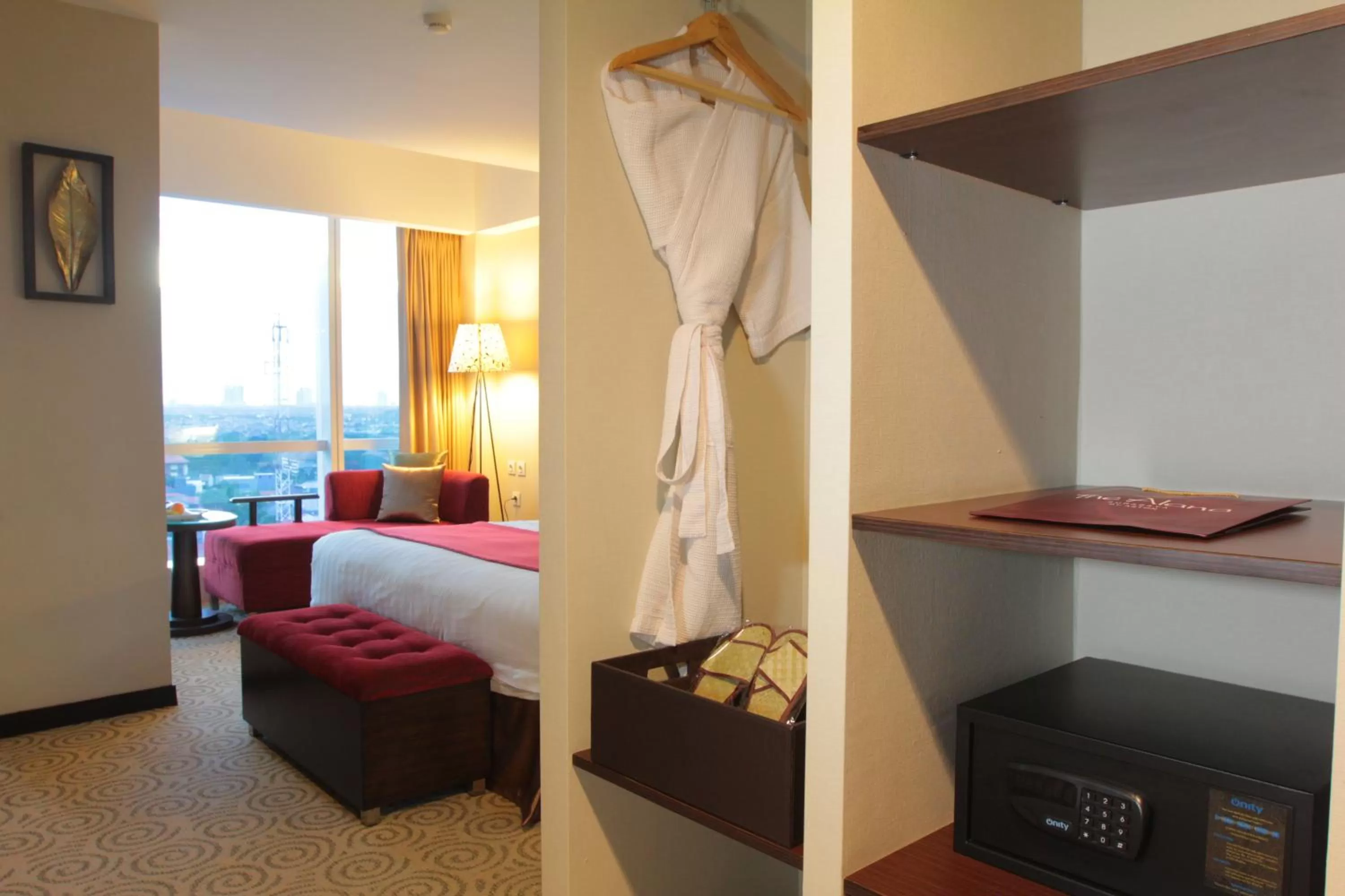 Day, Bed in The Alana Surabaya