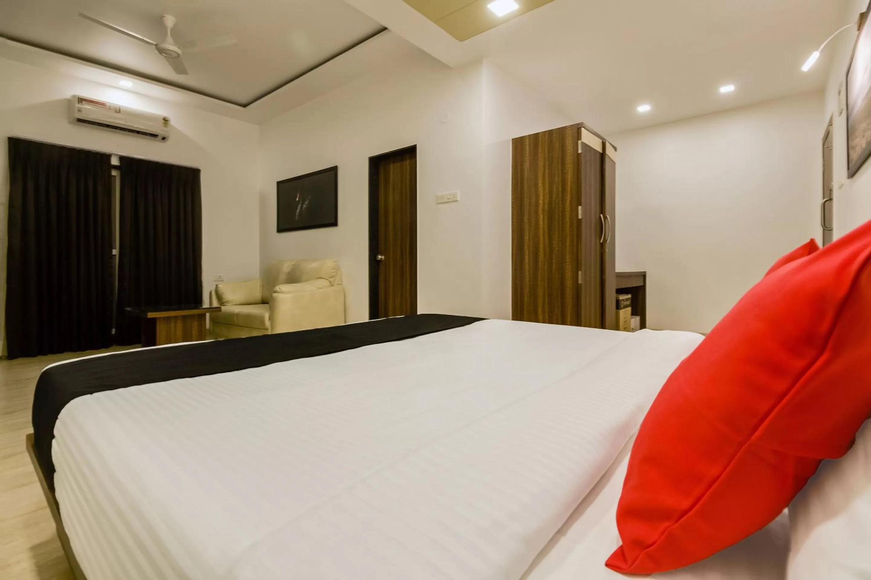 Bedroom, Bed in Hotel Om Inn - Talegaon Dabhade