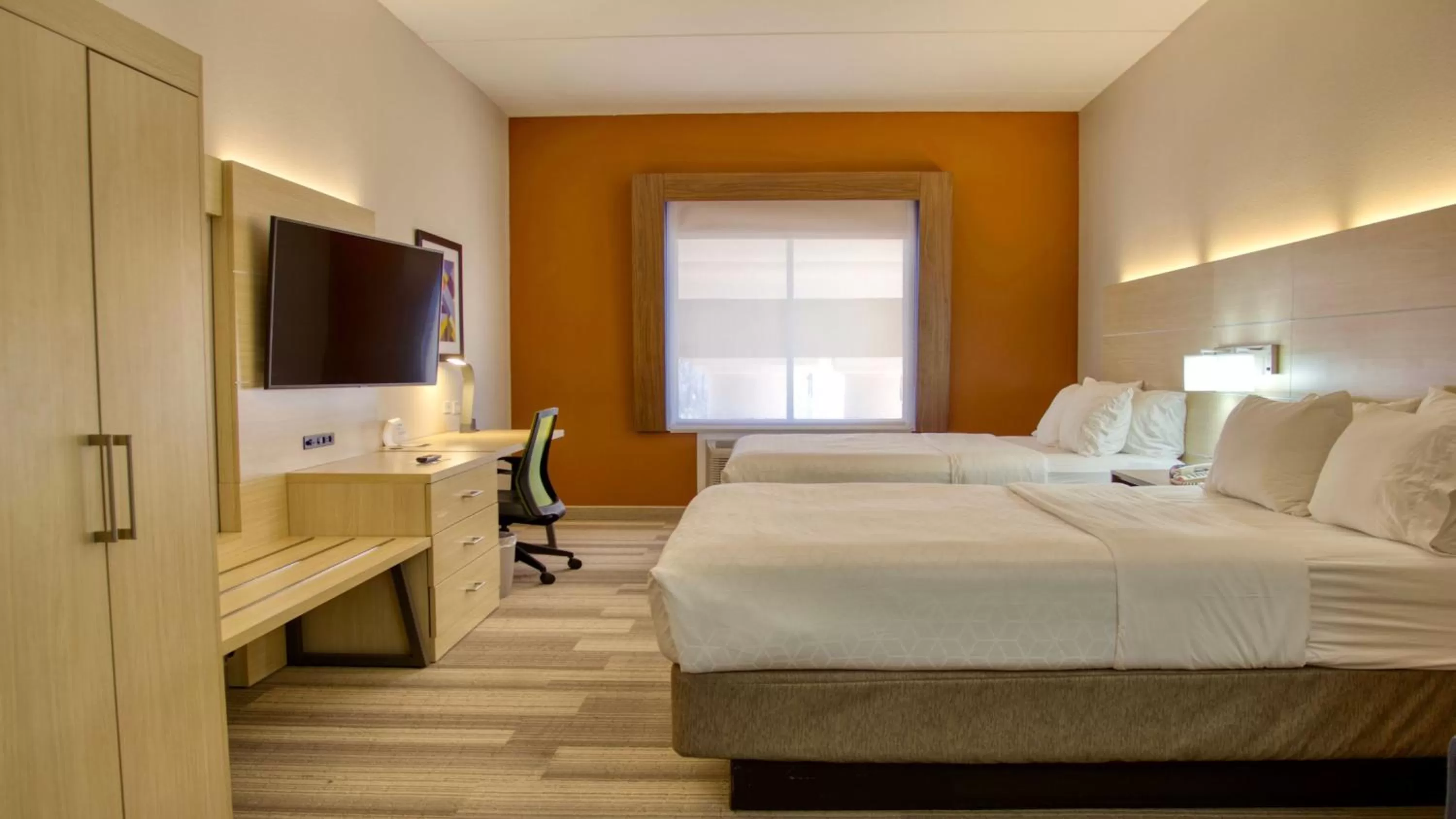 Photo of the whole room, Bed in Holiday Inn Express Hotel & Suites Byram by IHG