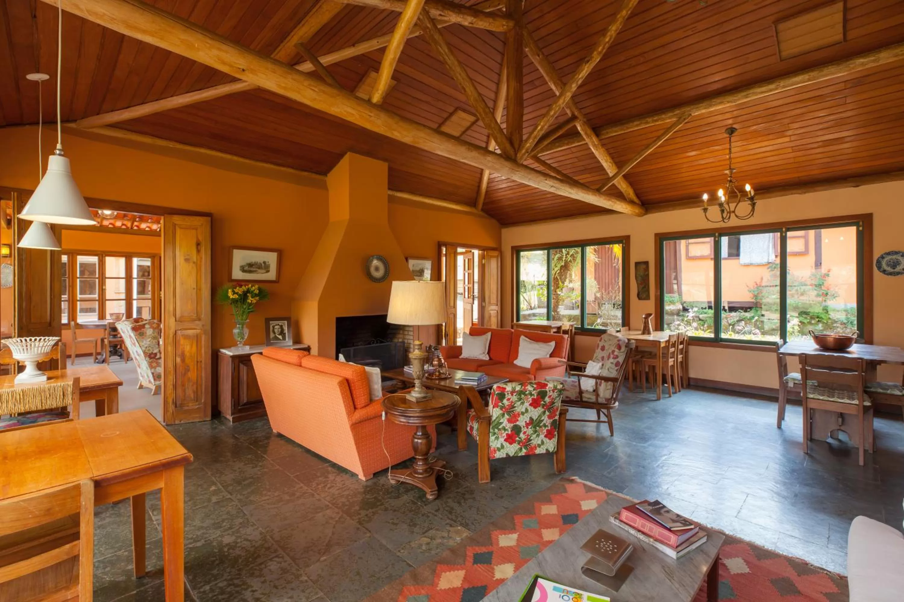 Restaurant/places to eat in Pousada Mariza