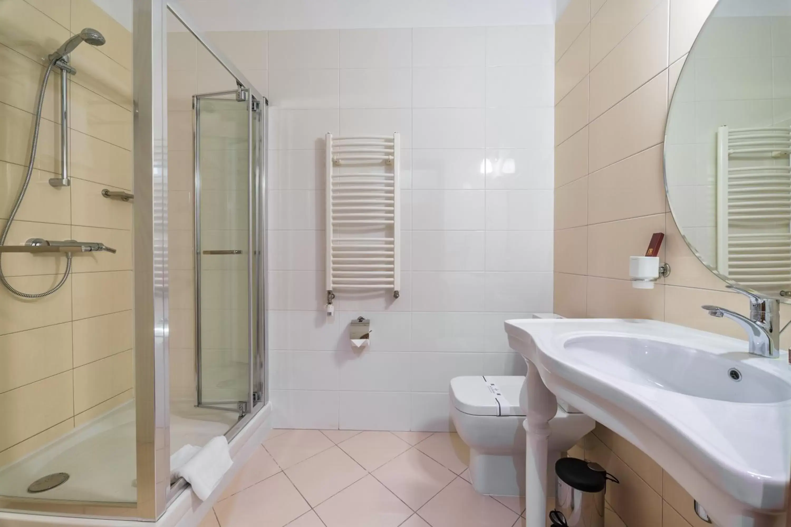 Economy Double Room without Window - single occupancy in Alarus Luxe Hotel Economy Double Room without Window - single occupancy in Alarus Luxe Hotel