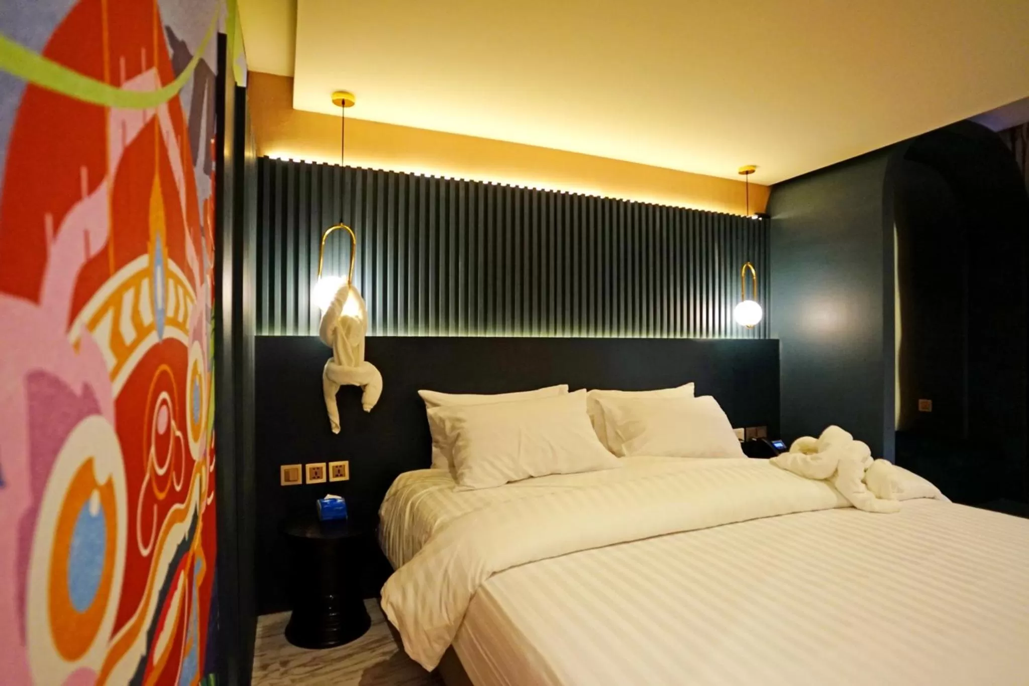 Decorative detail, Bed in 4 Monkeys Hotel