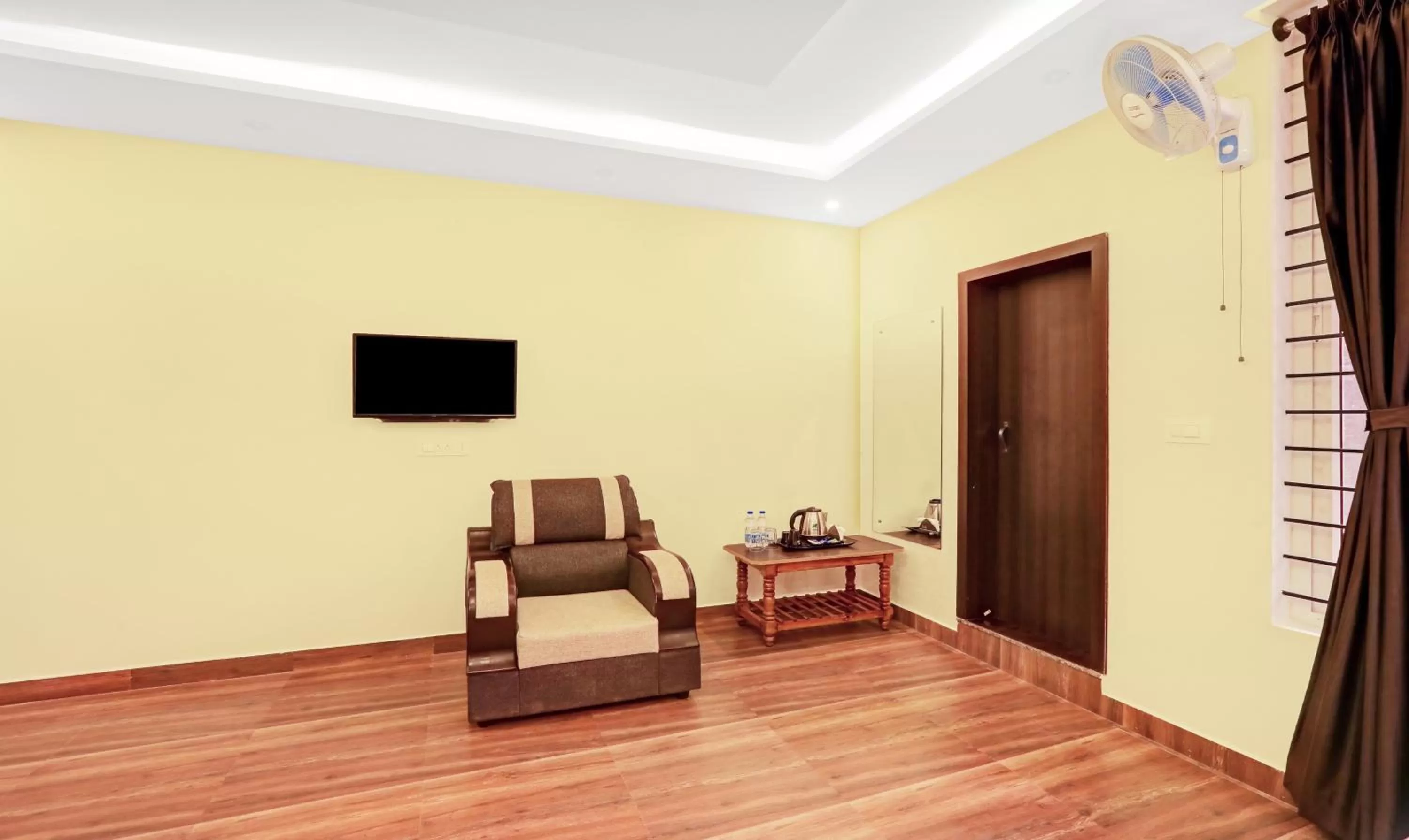 Seating area in Treebo Doha King