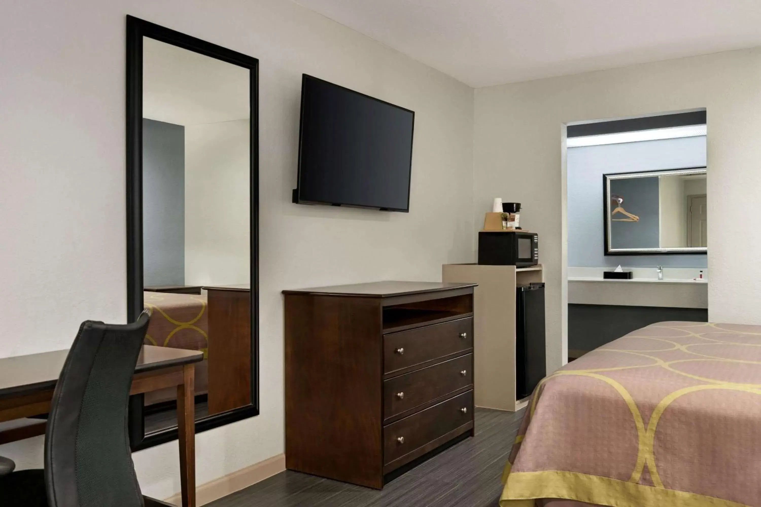 King Room - Smoking in Super 8 by Wyndham Houston/Dtwn/I-610 King Room - Smoking in Super 8 by Wyndham Houston/Dtwn/I-610