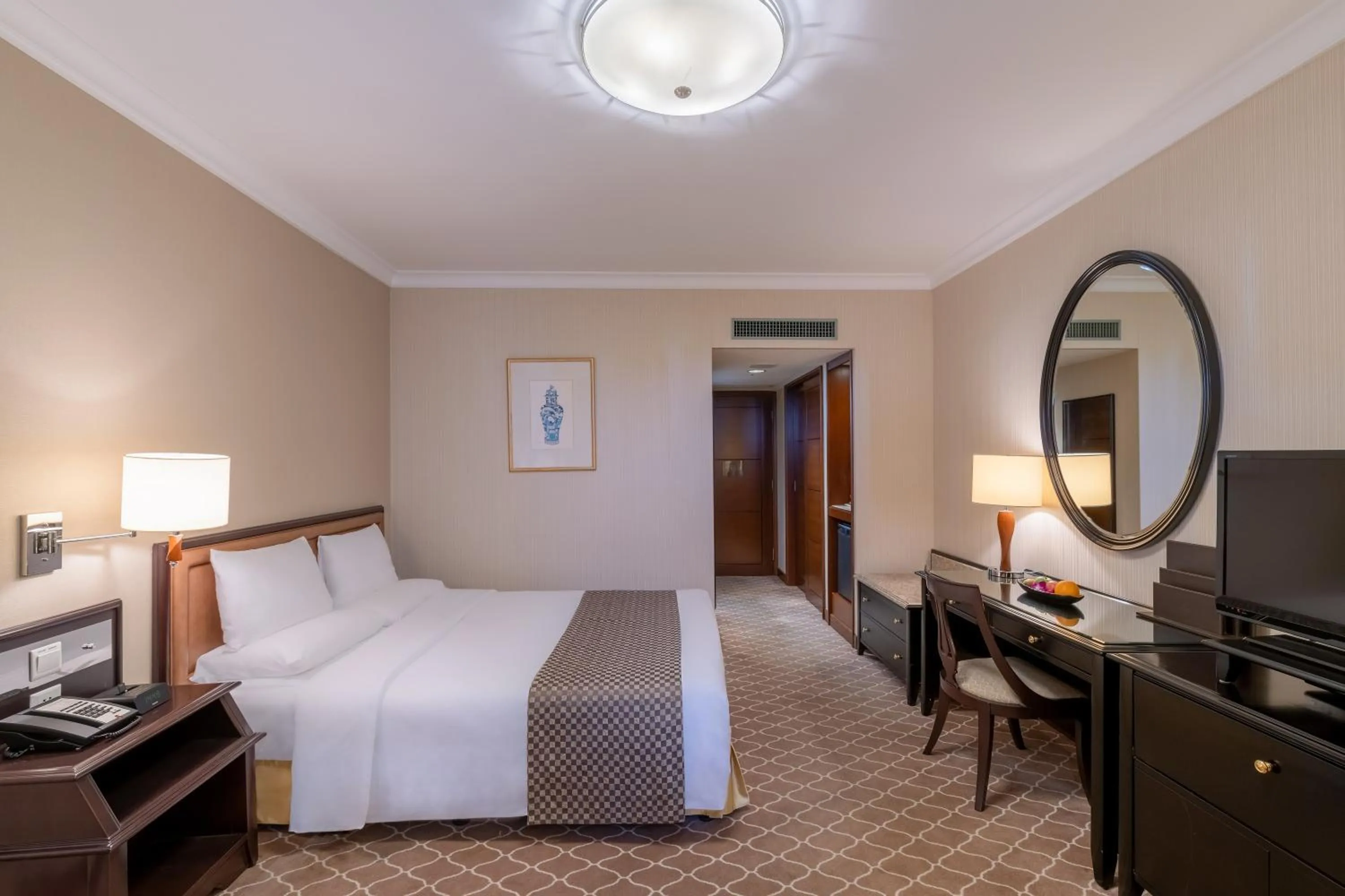 Photo of the whole room, Bed in Okura Garden Hotel Shanghai