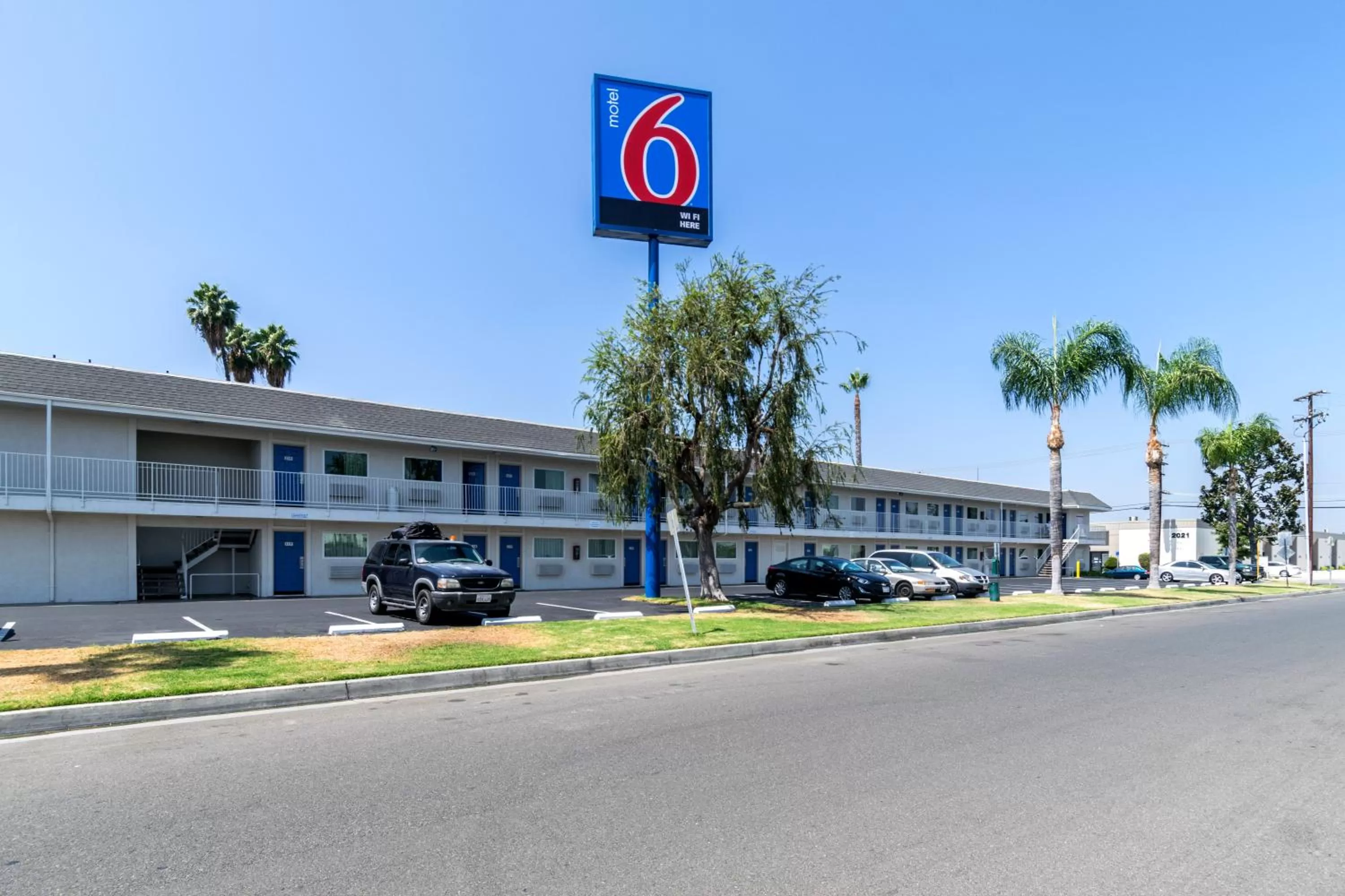Facade/entrance in Motel 6-Anaheim, CA - Fullerton East