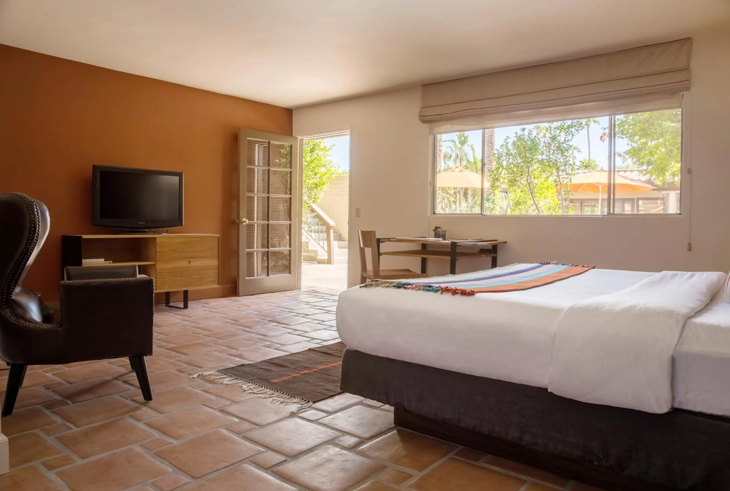 Photo of the whole room, Bed in Santiago Resort - Palm Springs Premier Gay Men’s Resort