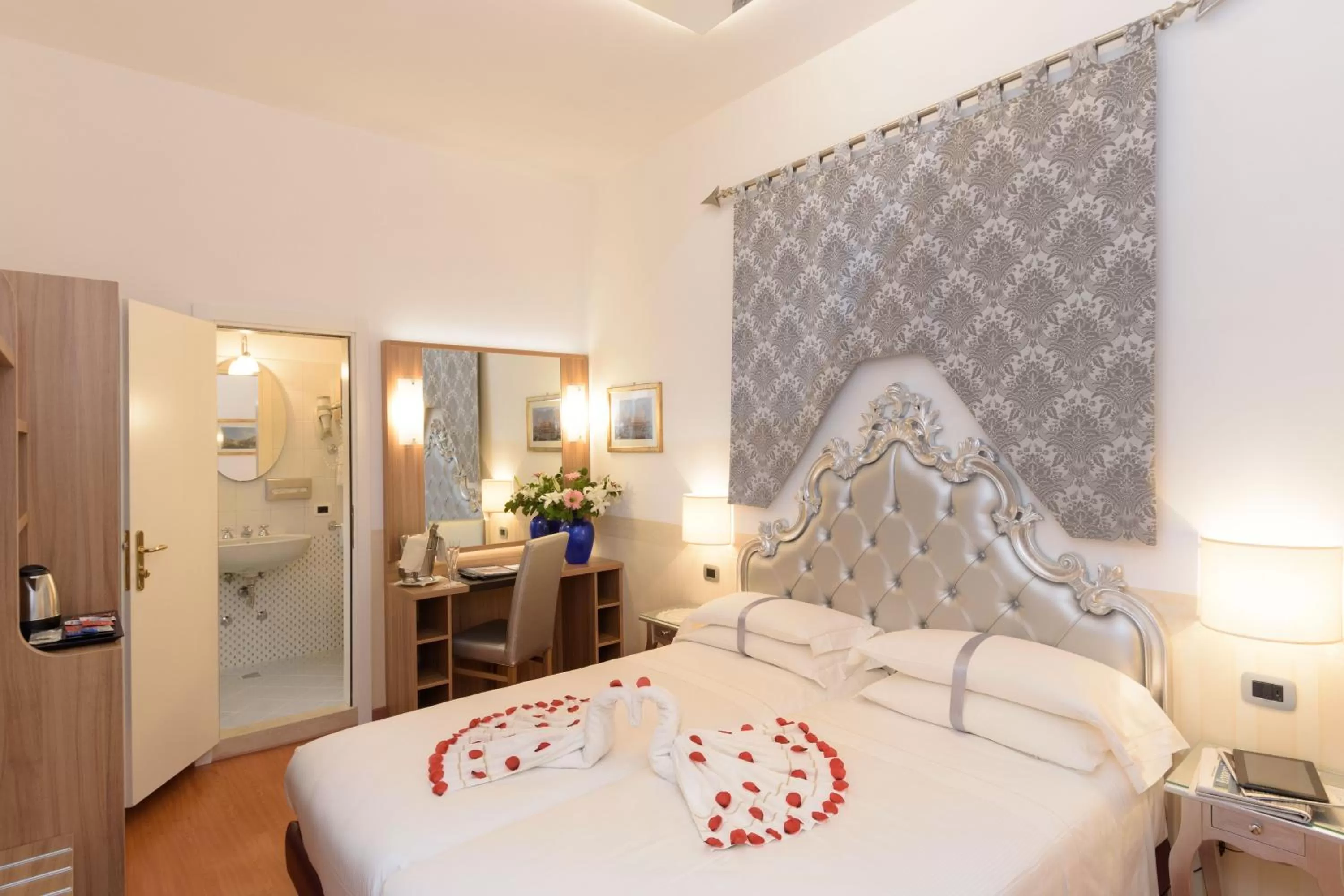 Photo of the whole room, Bed in UNAHOTELS Ala Venezia-Adults 16