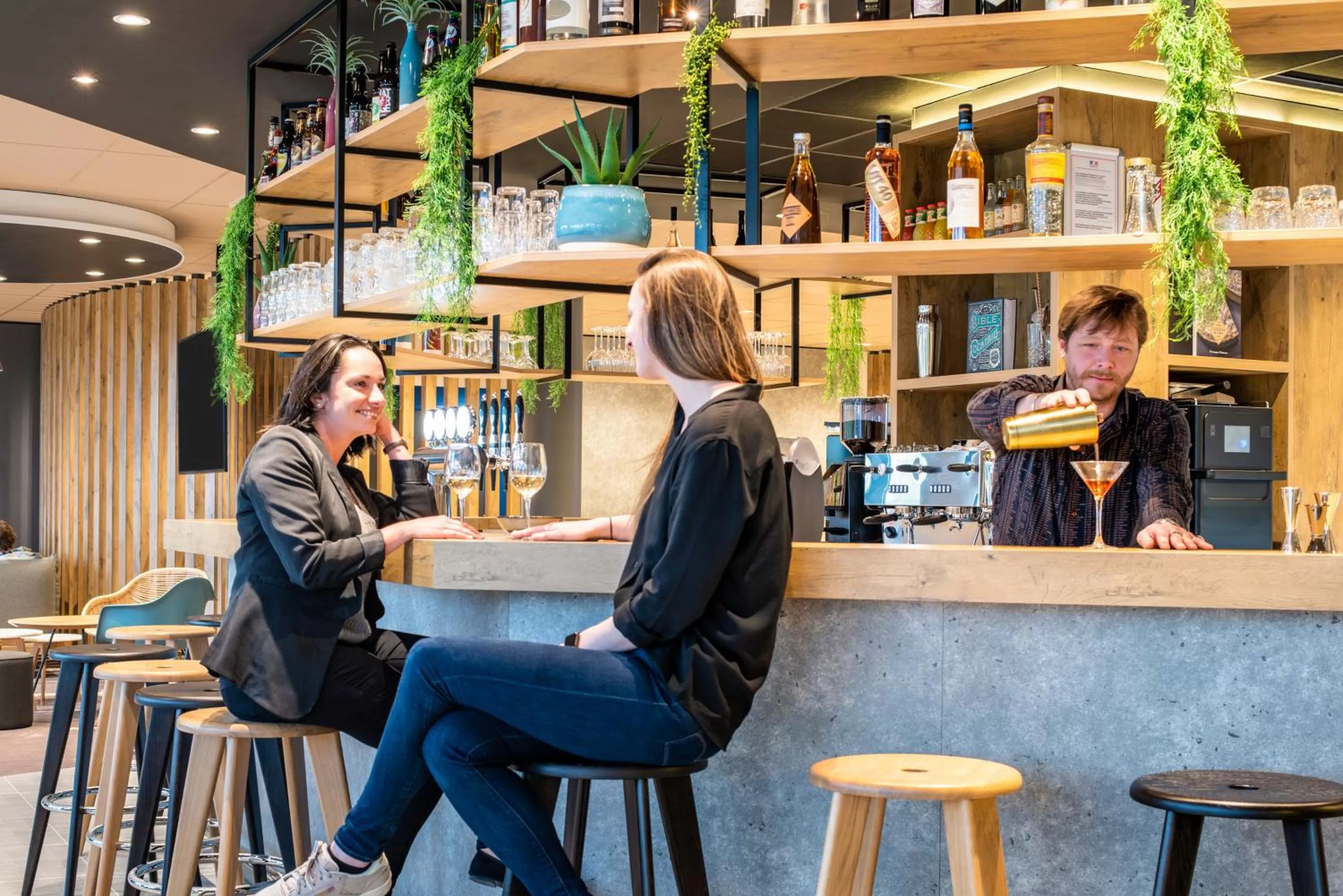 Lounge or bar in ibis Gonesse Le Bourget