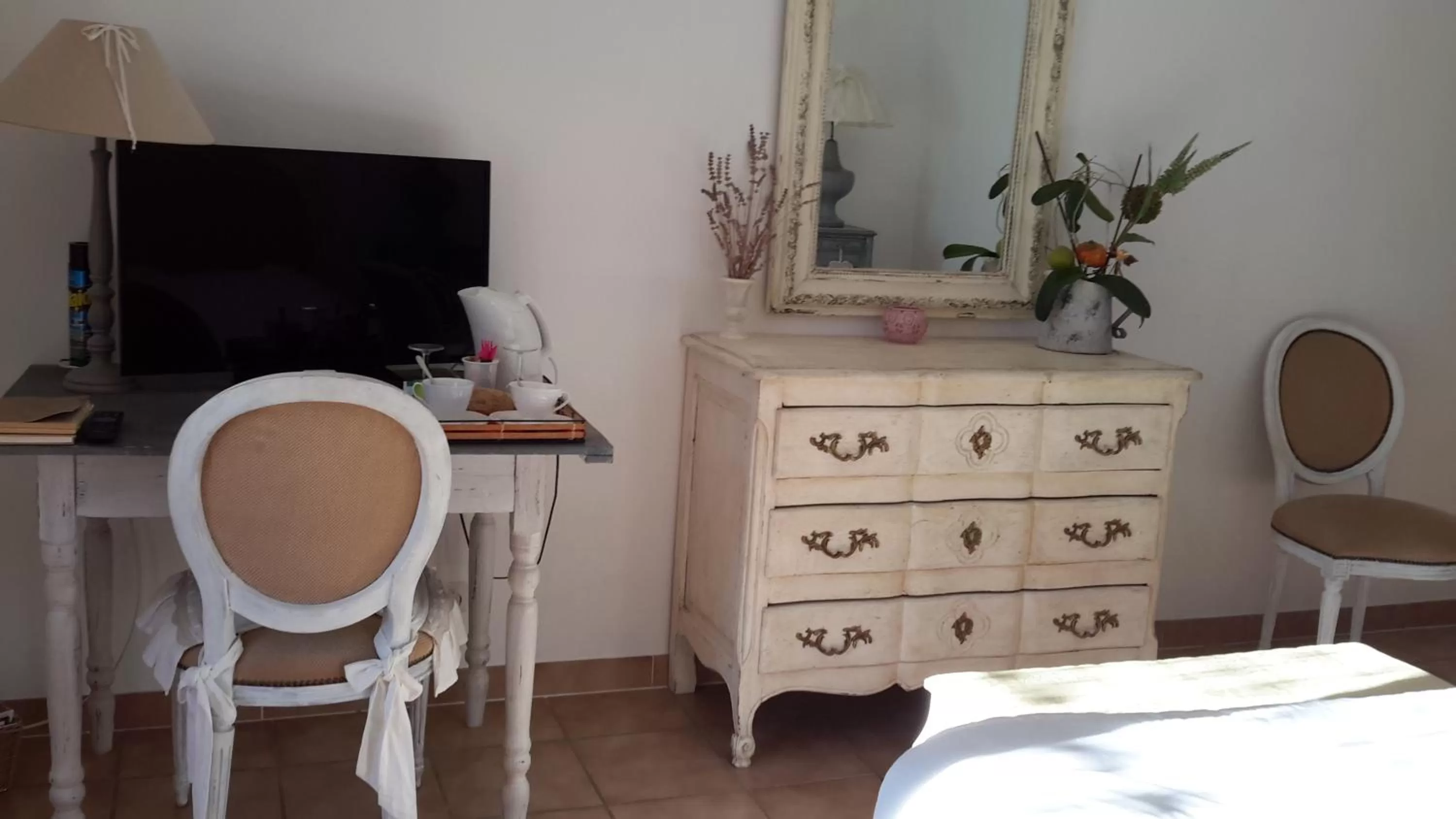 TV/Entertainment Center in L'Abrialys