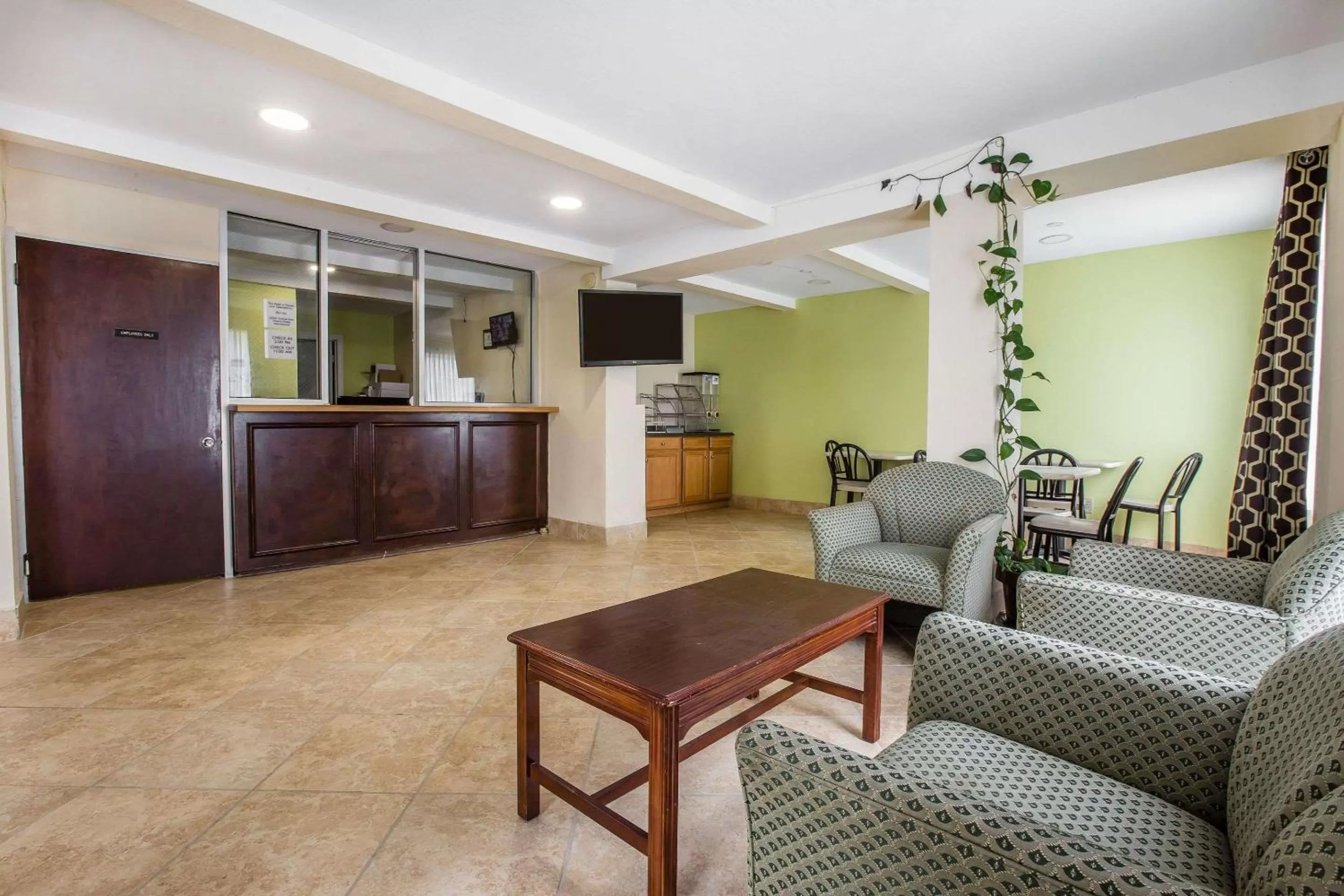 Lobby or reception in Rodeway Inn Laurens