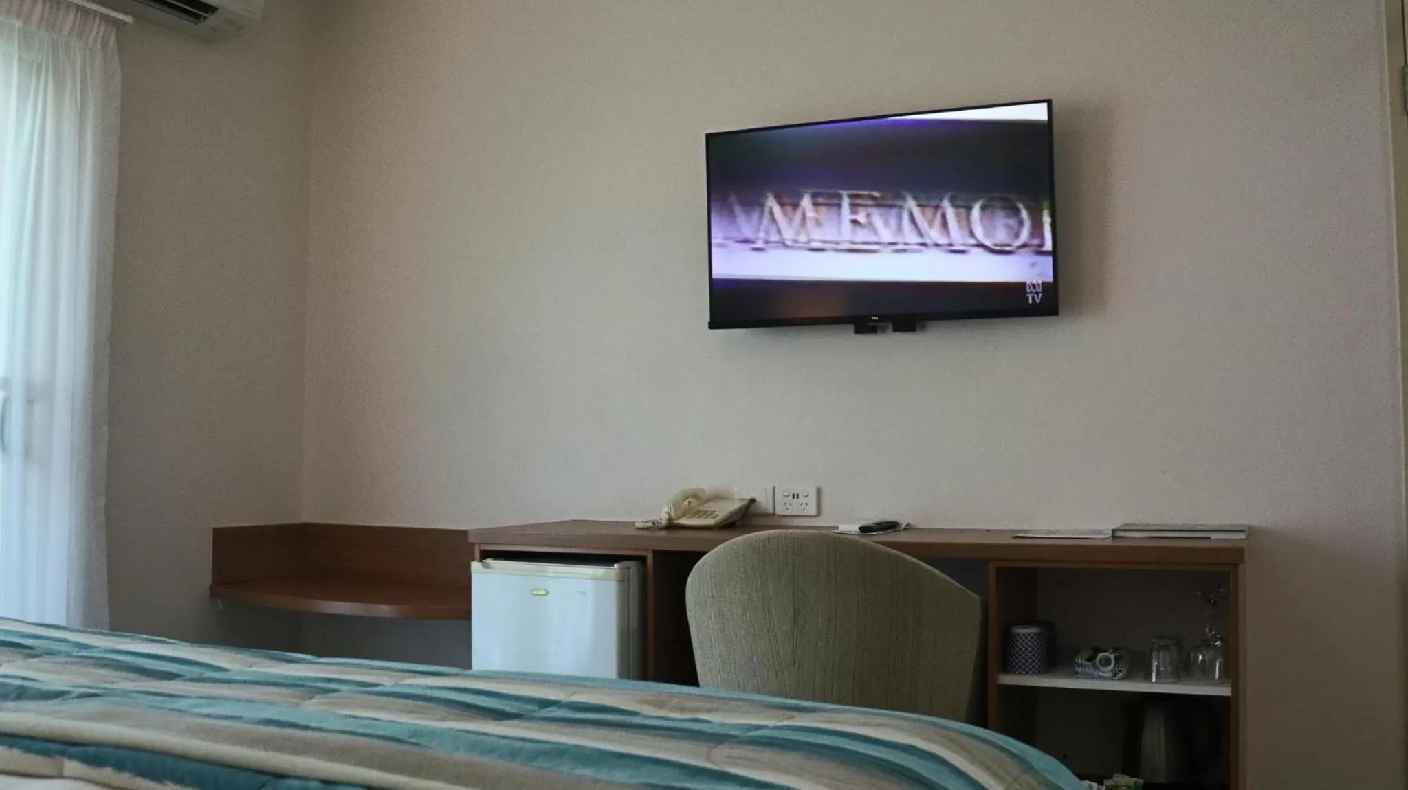 TV and multimedia, Bed in Heritage Cairns Hotel