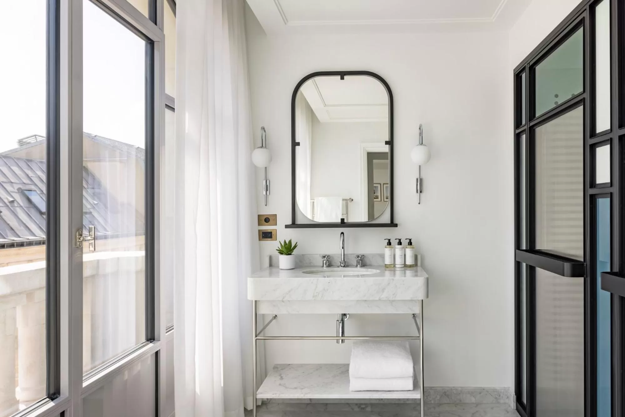 Bathroom in Kimpton - St Honoré Paris by IHG