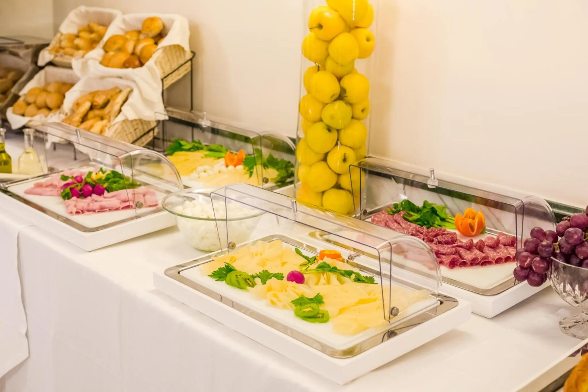 Buffet breakfast in Raeli Hotel Regio