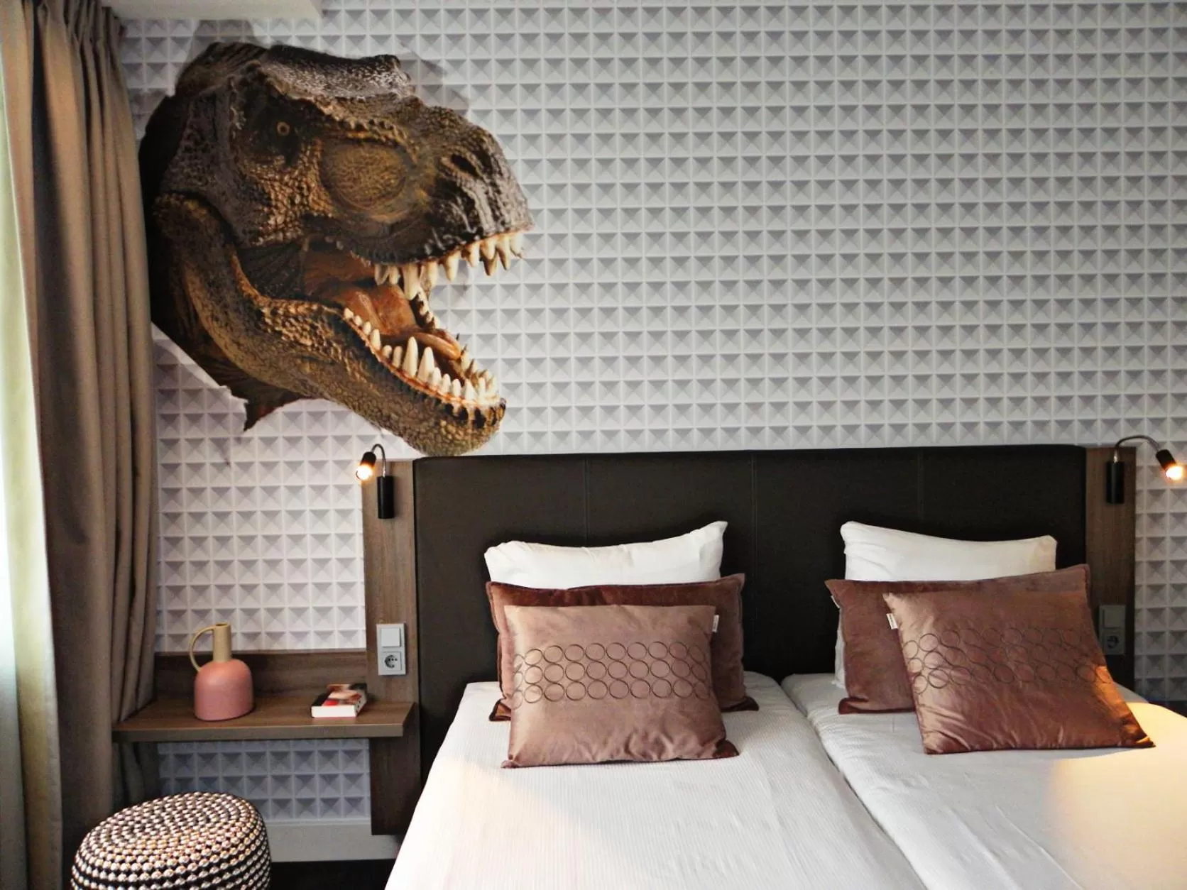 Bedroom, Bed in Golden Tulip Leiden Centre