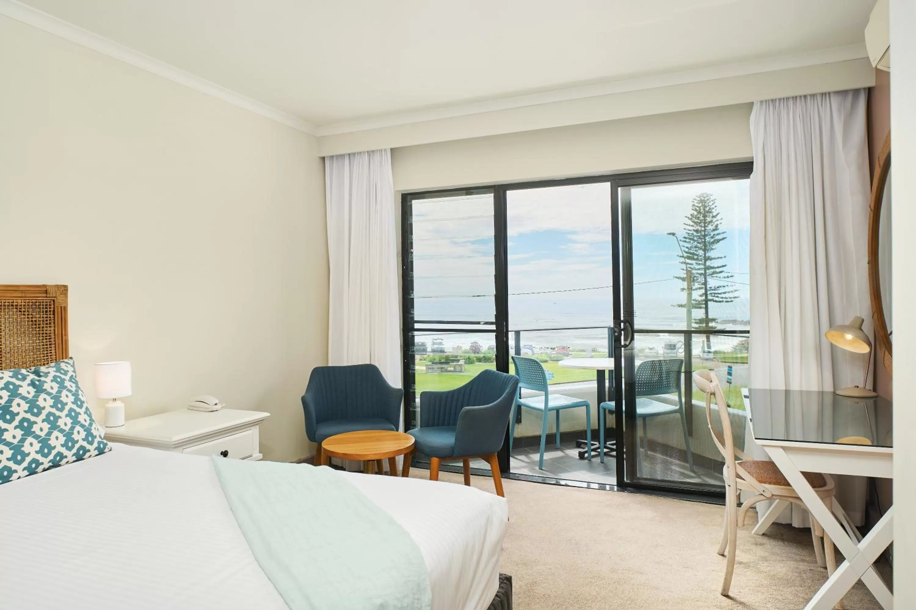 Balcony/Terrace, Bed in ibis Styles Port Macquarie