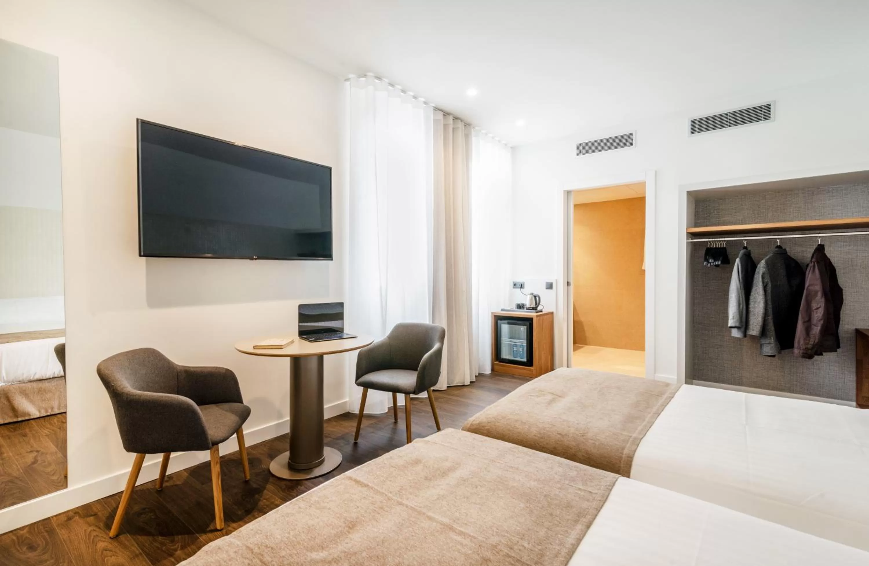 Living room, Bed in Peninsular