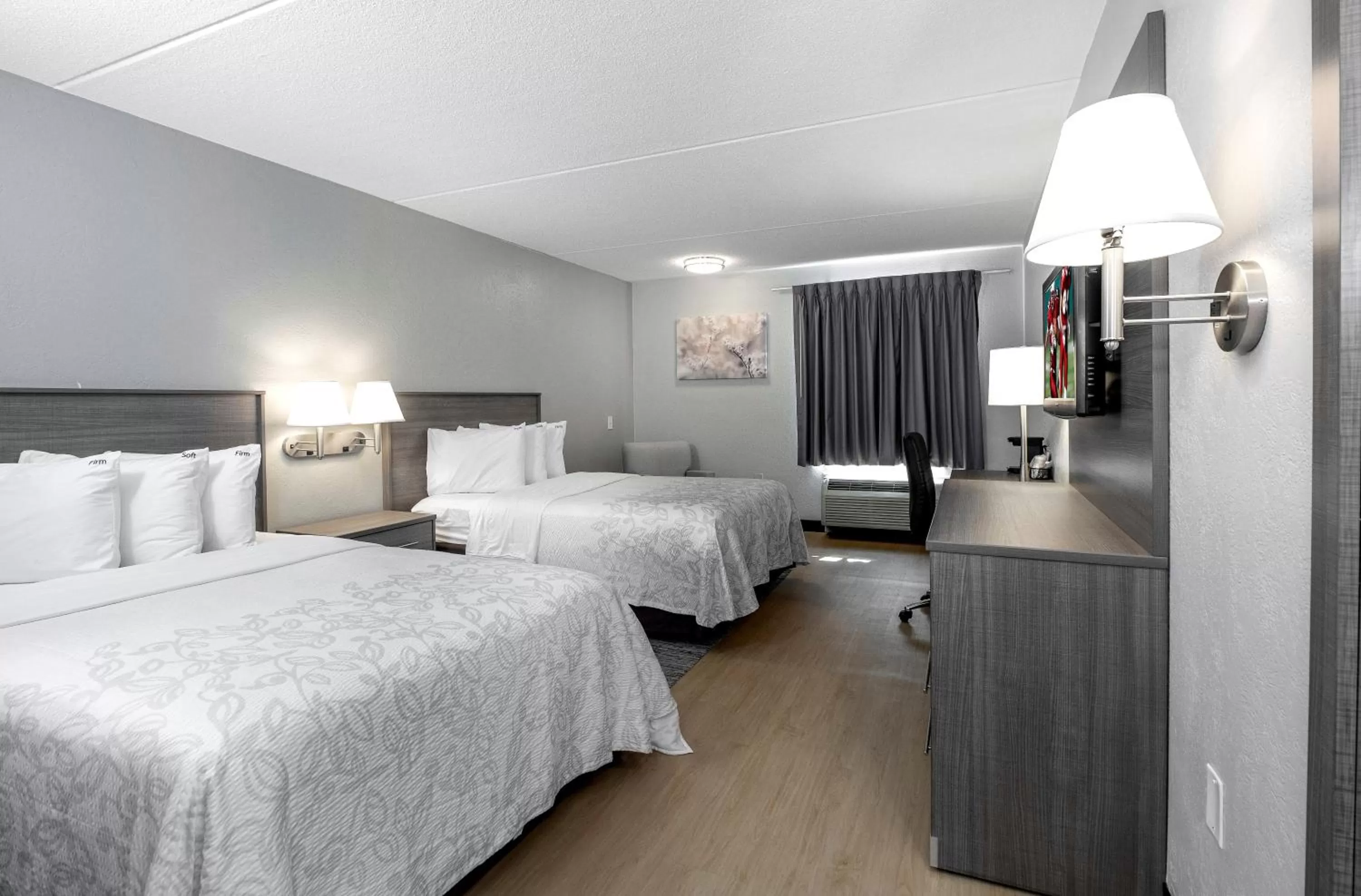 Photo of the whole room, Bed in Red Roof Inn PLUS Boston - Mansfield - Foxboro