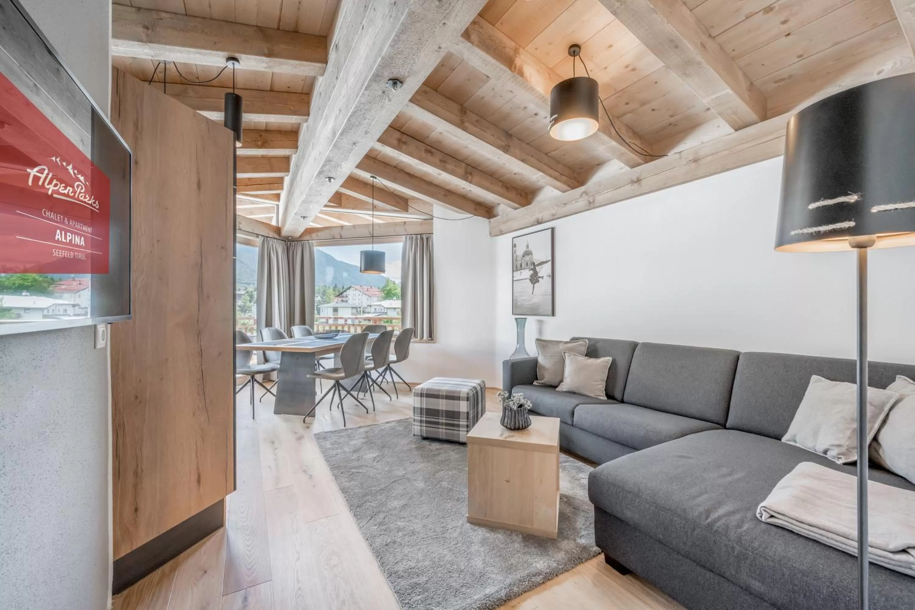 TV and multimedia in AlpenParks Chalet & Apartment Alpina Seefeld