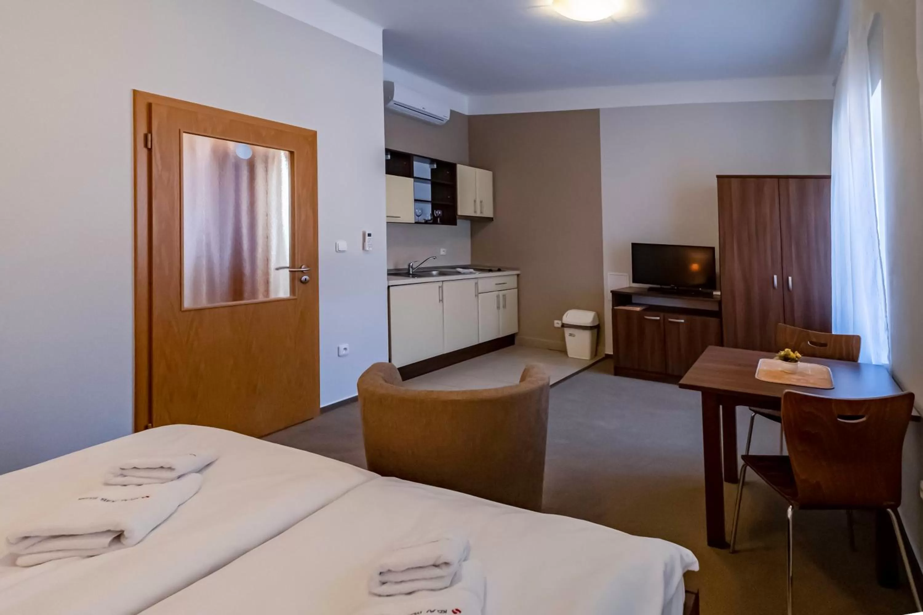 Kitchen/Kitchenette in Relax Hotel Stork