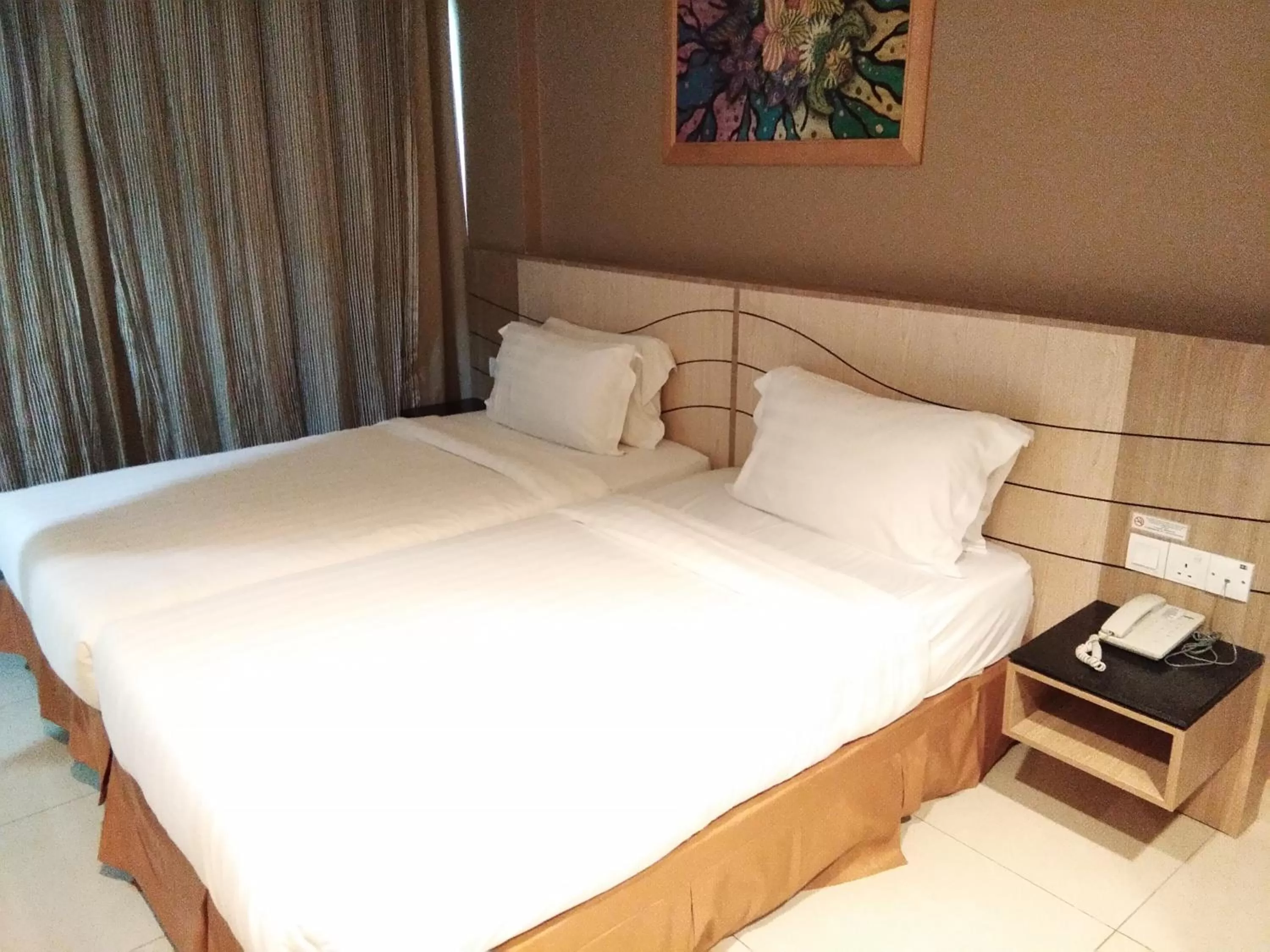 Bedroom, Bed in Kinabalu Daya Hotel