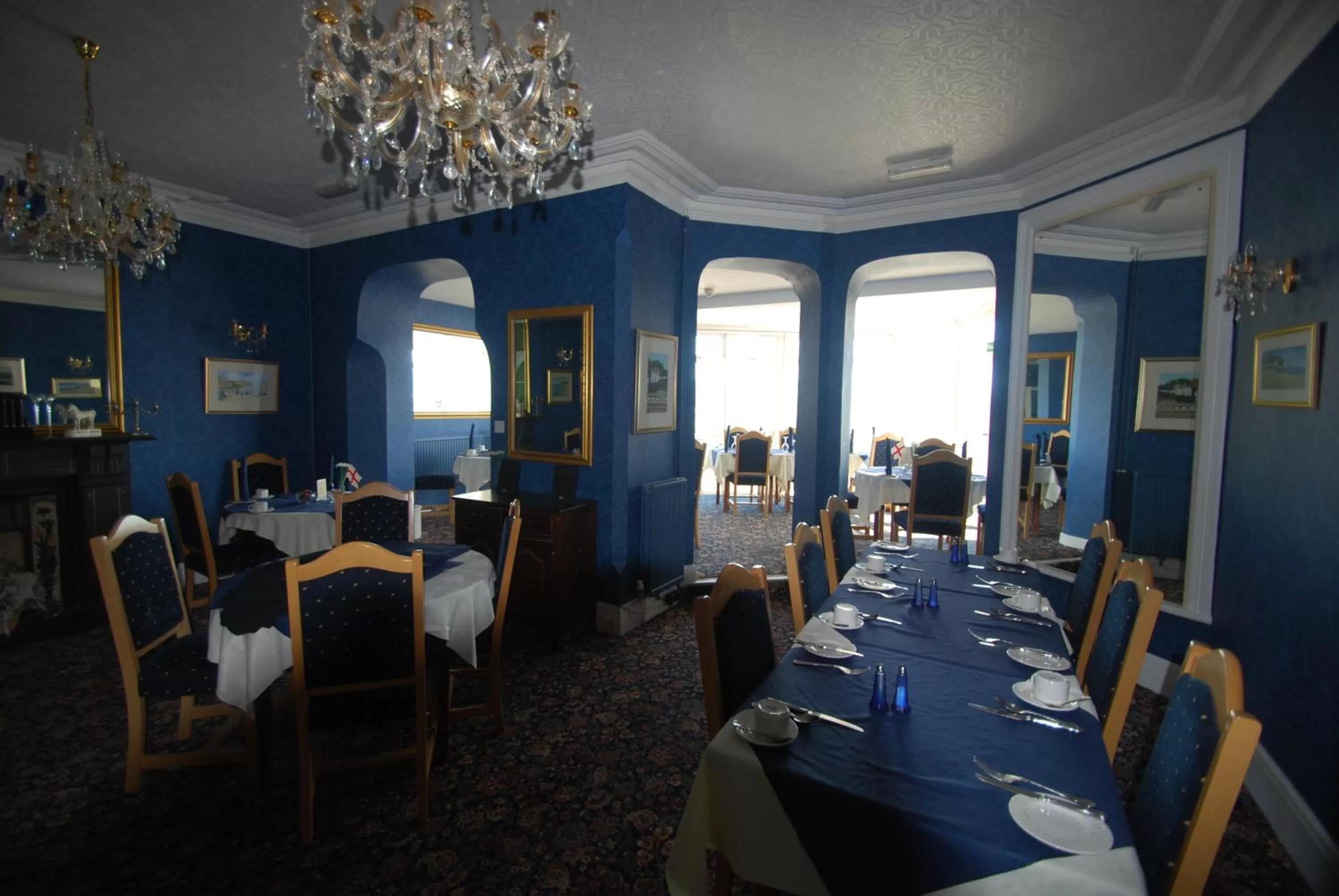 Restaurant/places to eat in Headlands Hotel