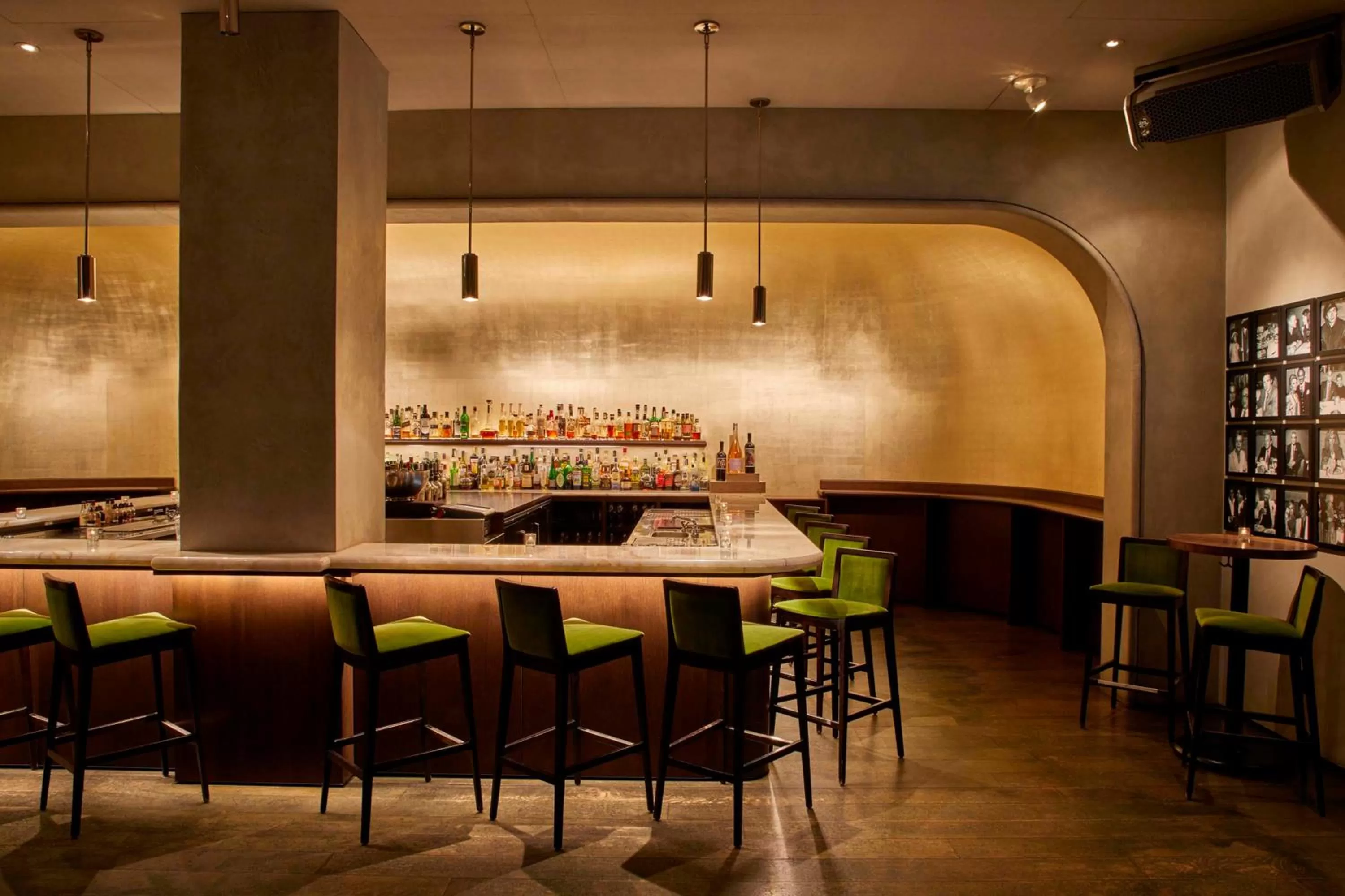 Lounge or bar in Ambassador Chicago, part of JdV by Hyatt