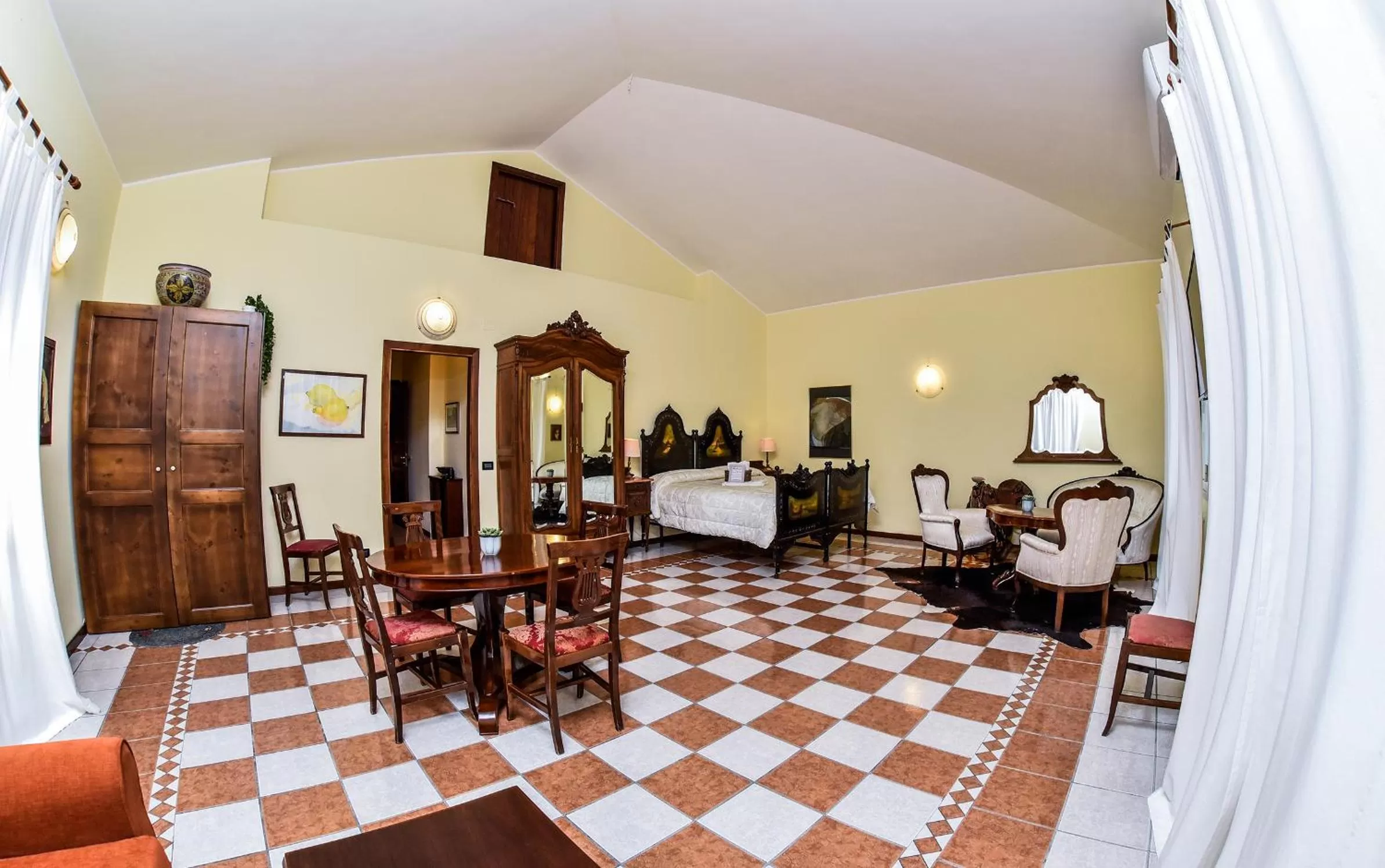 Deluxe Suite with Spa Bath - single occupancy in B&B Villa Bentivoglio