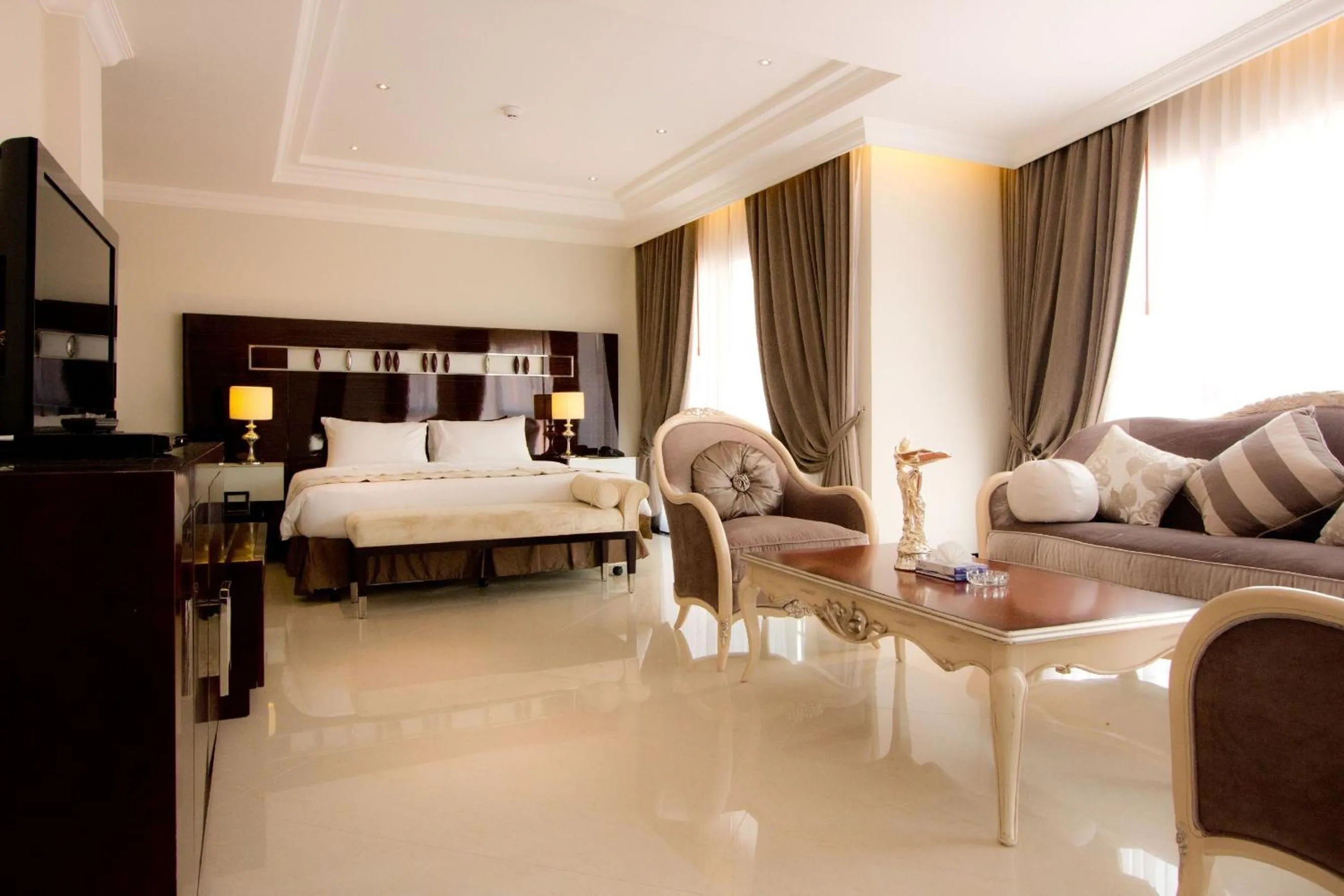 Balcony/Terrace, Bed in LK Royal Wing