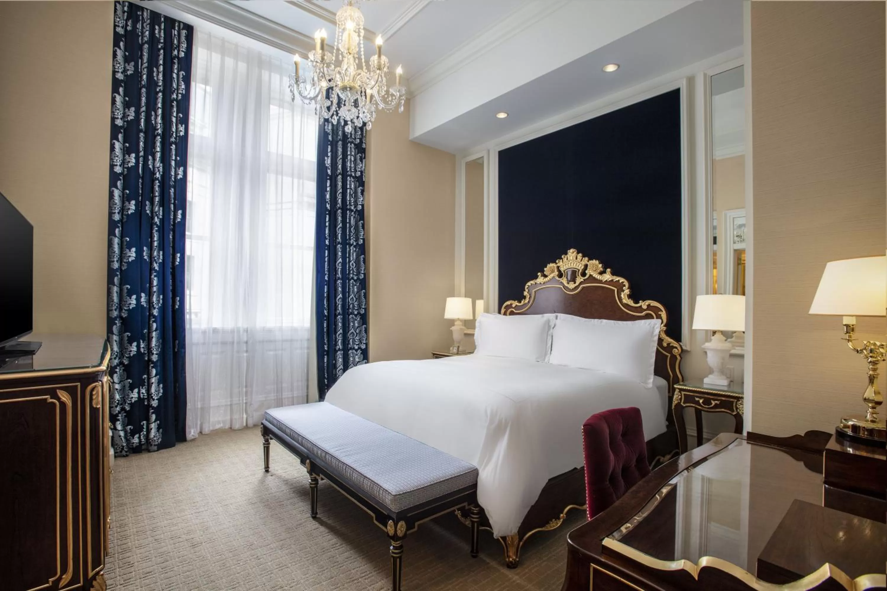 Bedroom, Bed in Waldorf Astoria Washington DC