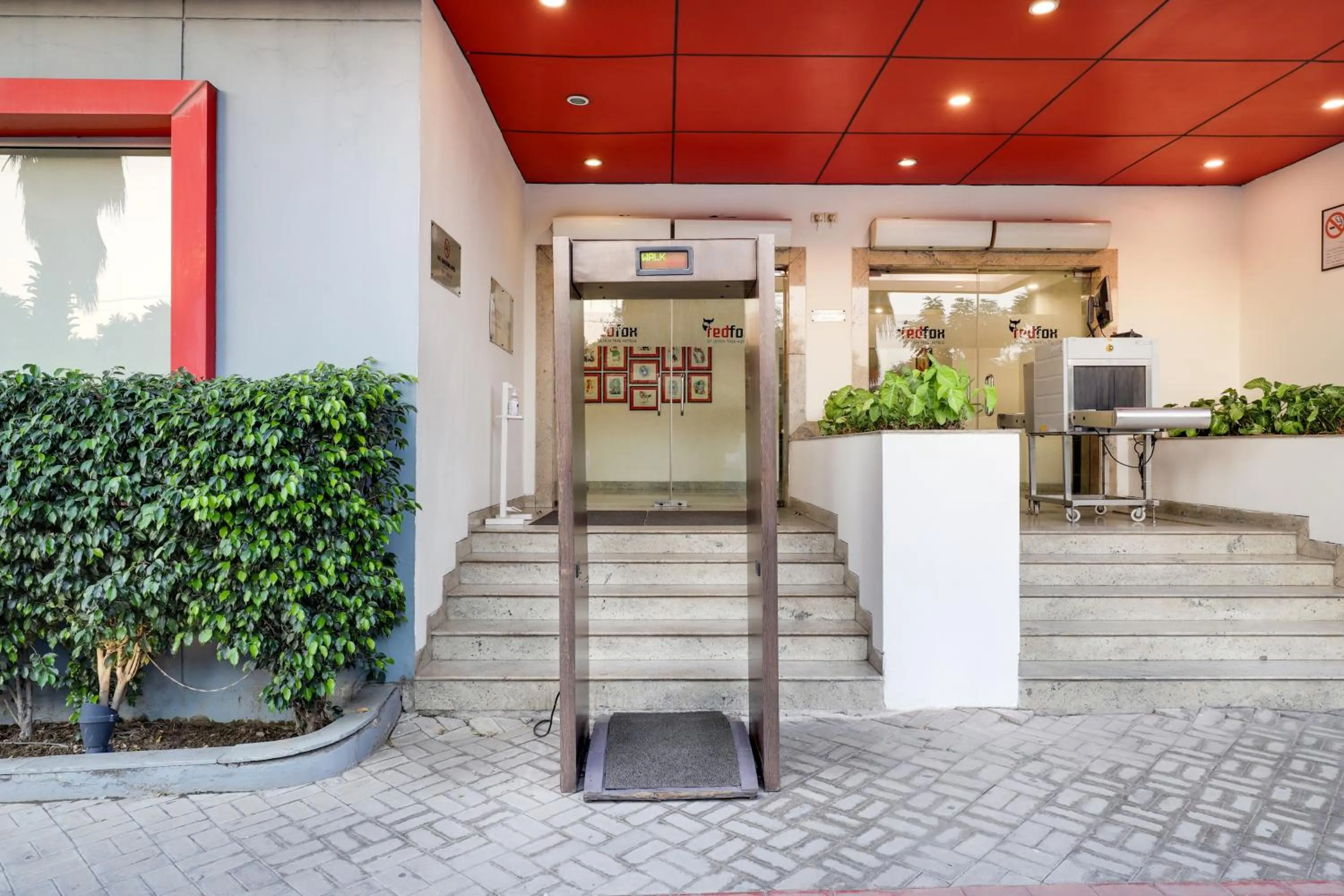 Facade/entrance in Red Fox by Lemon Tree Hotels, East Delhi