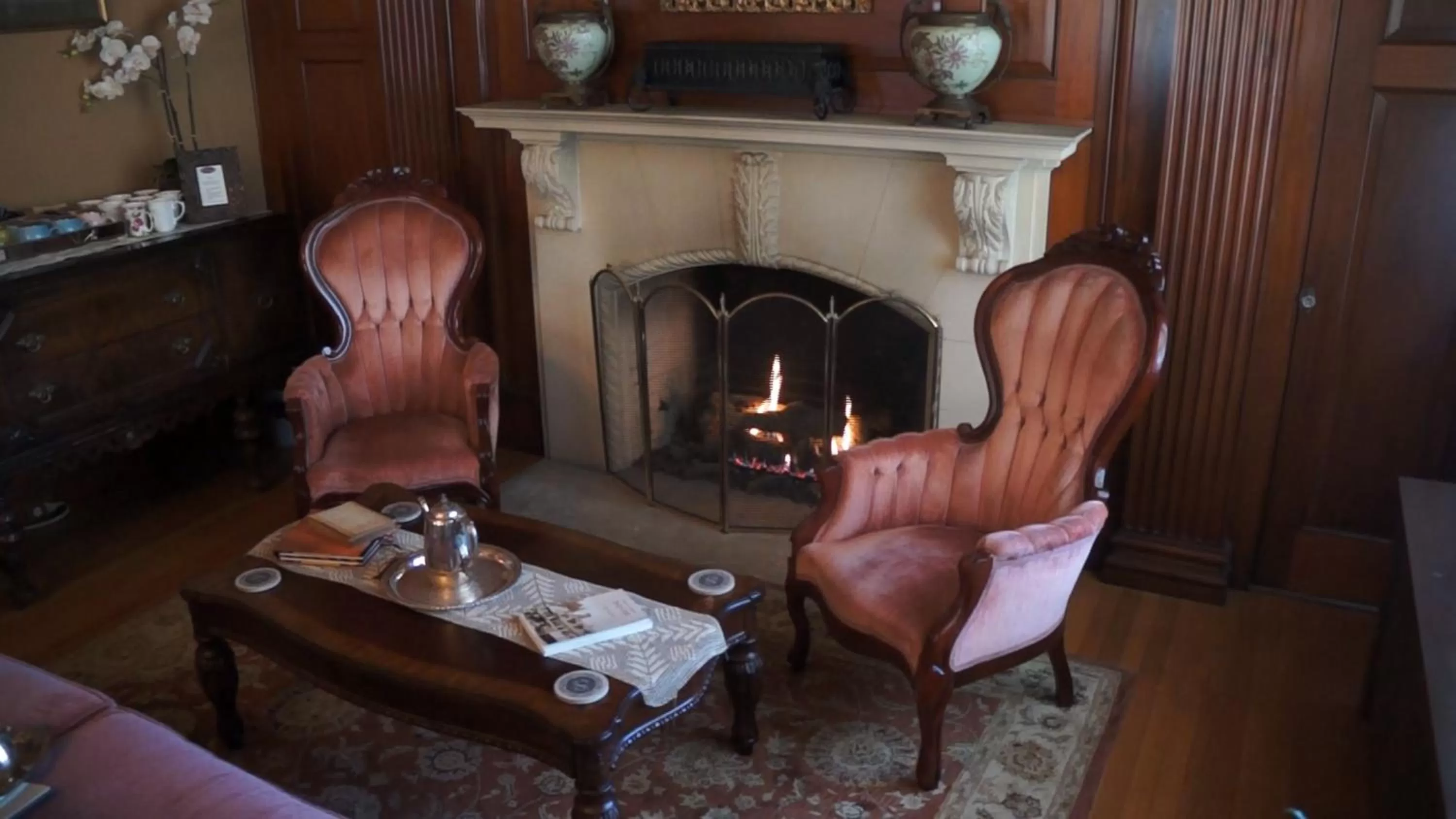 Decorative detail in Silver Fountain Inn