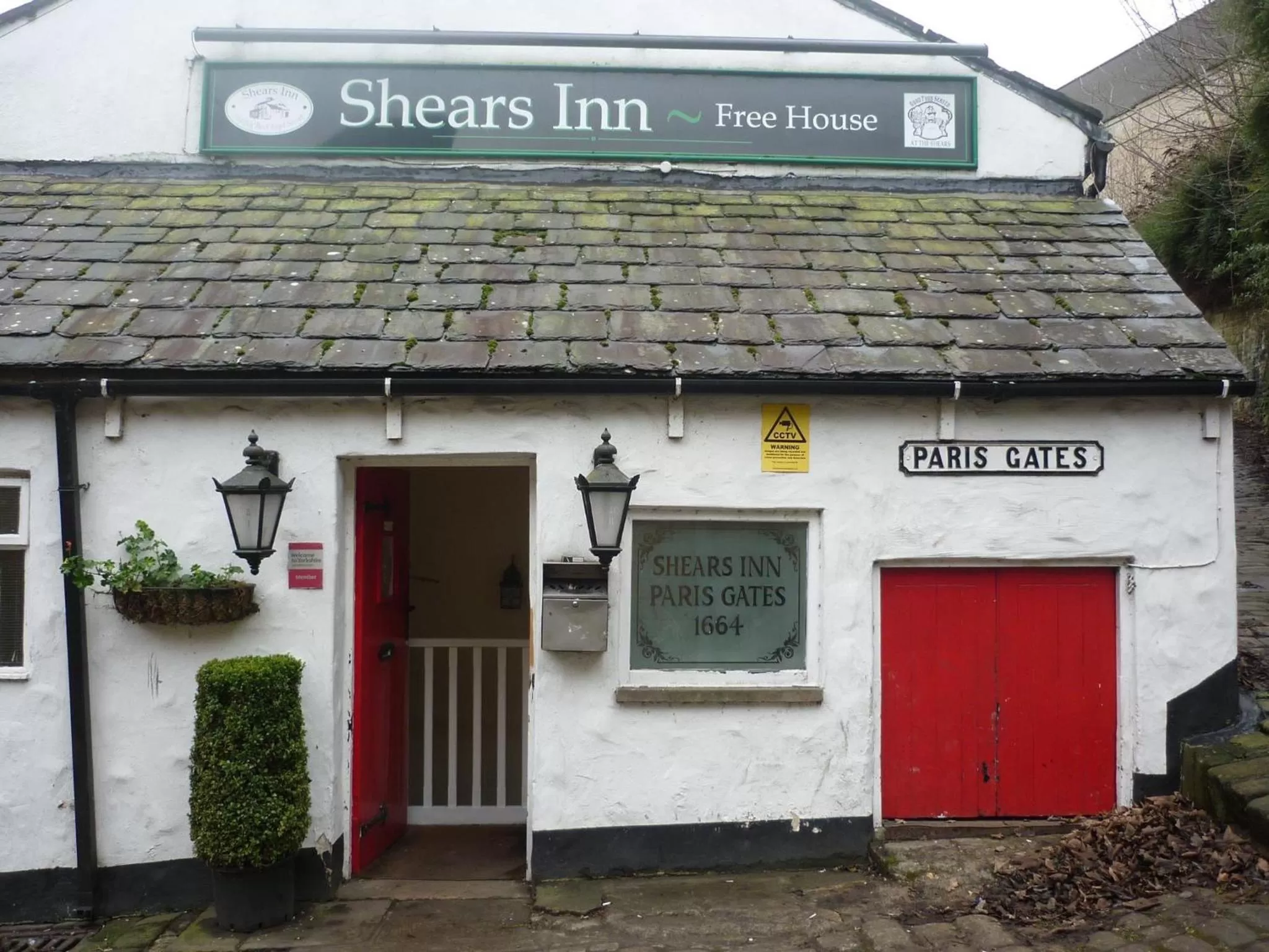 Property building in Shears Inn